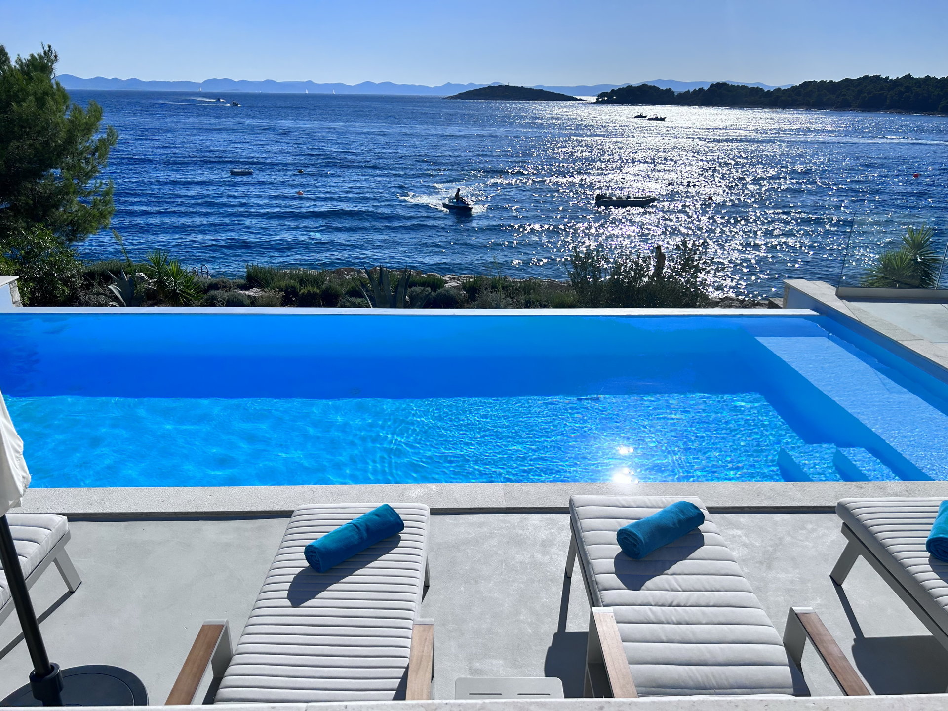 Luxury Villa Aqua Vision with Pool