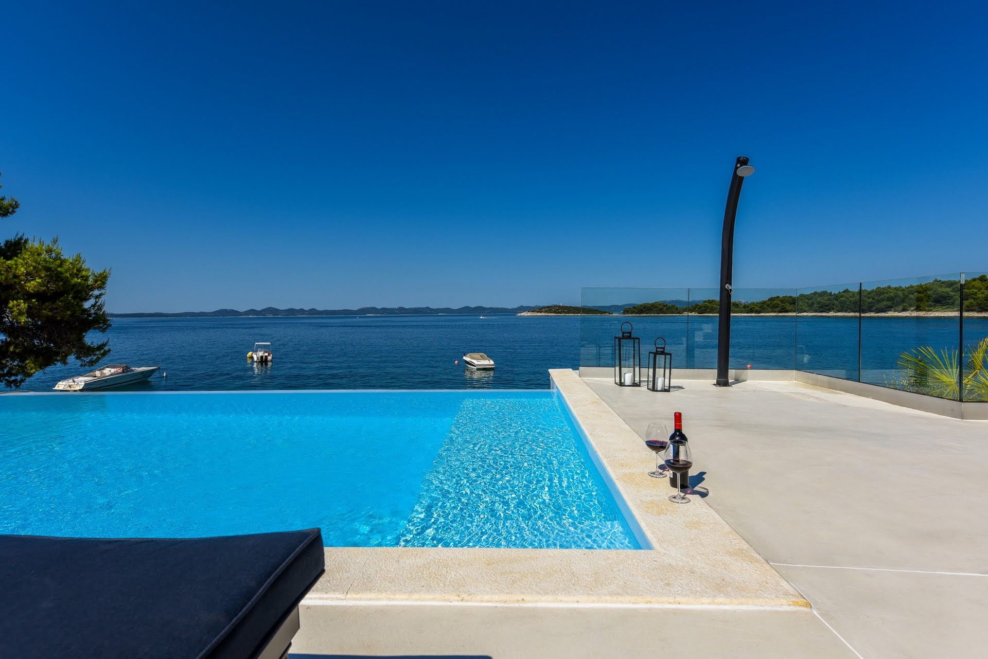 Luxury Villa Aqua Vision with Pool