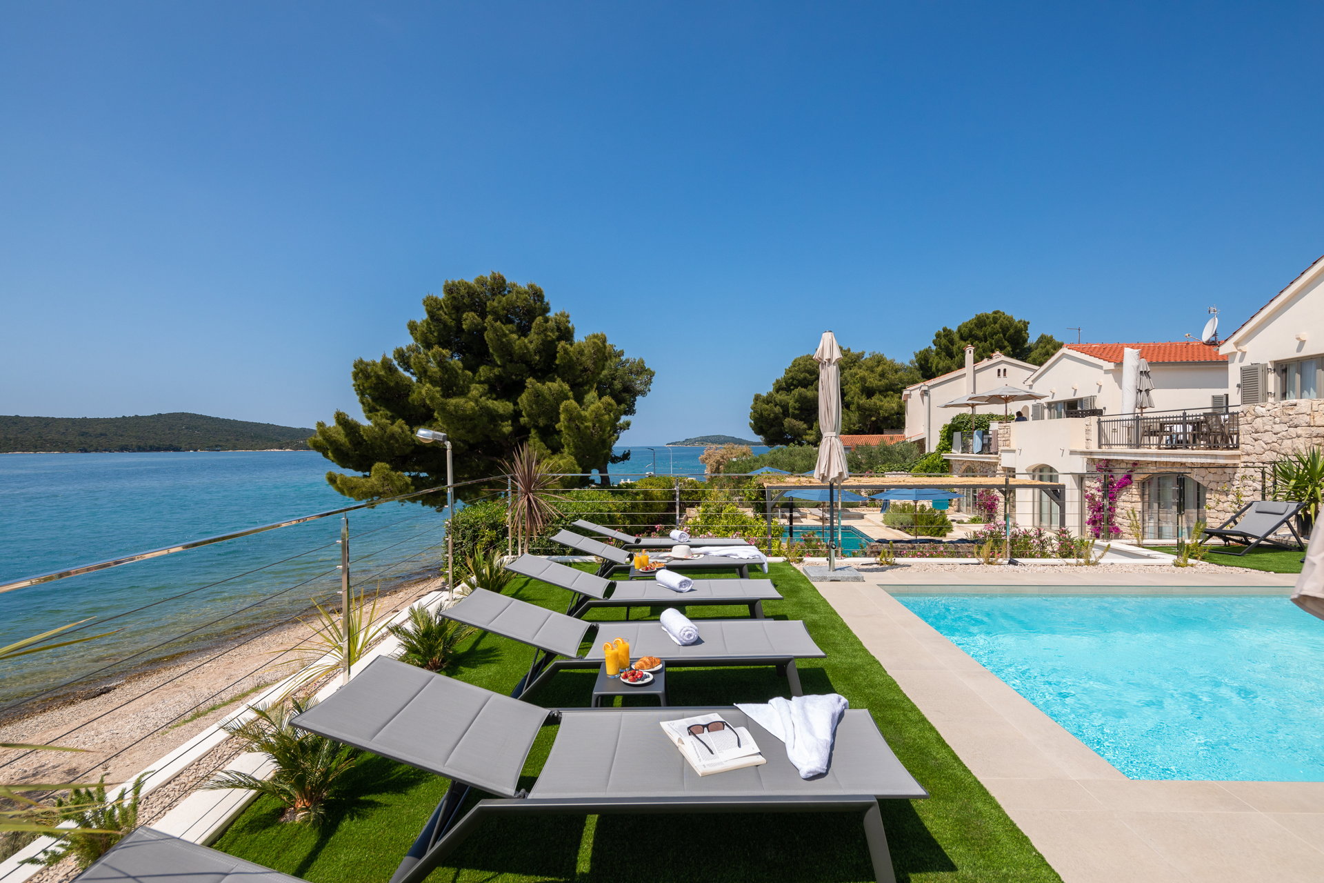 Beachfront Villa Mona Lisa with Pool