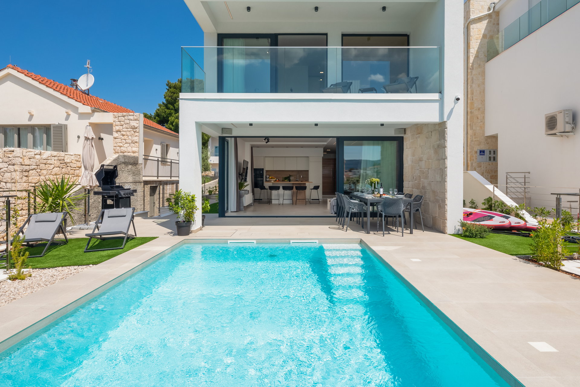 Beachfront Villa Mona Lisa with Pool