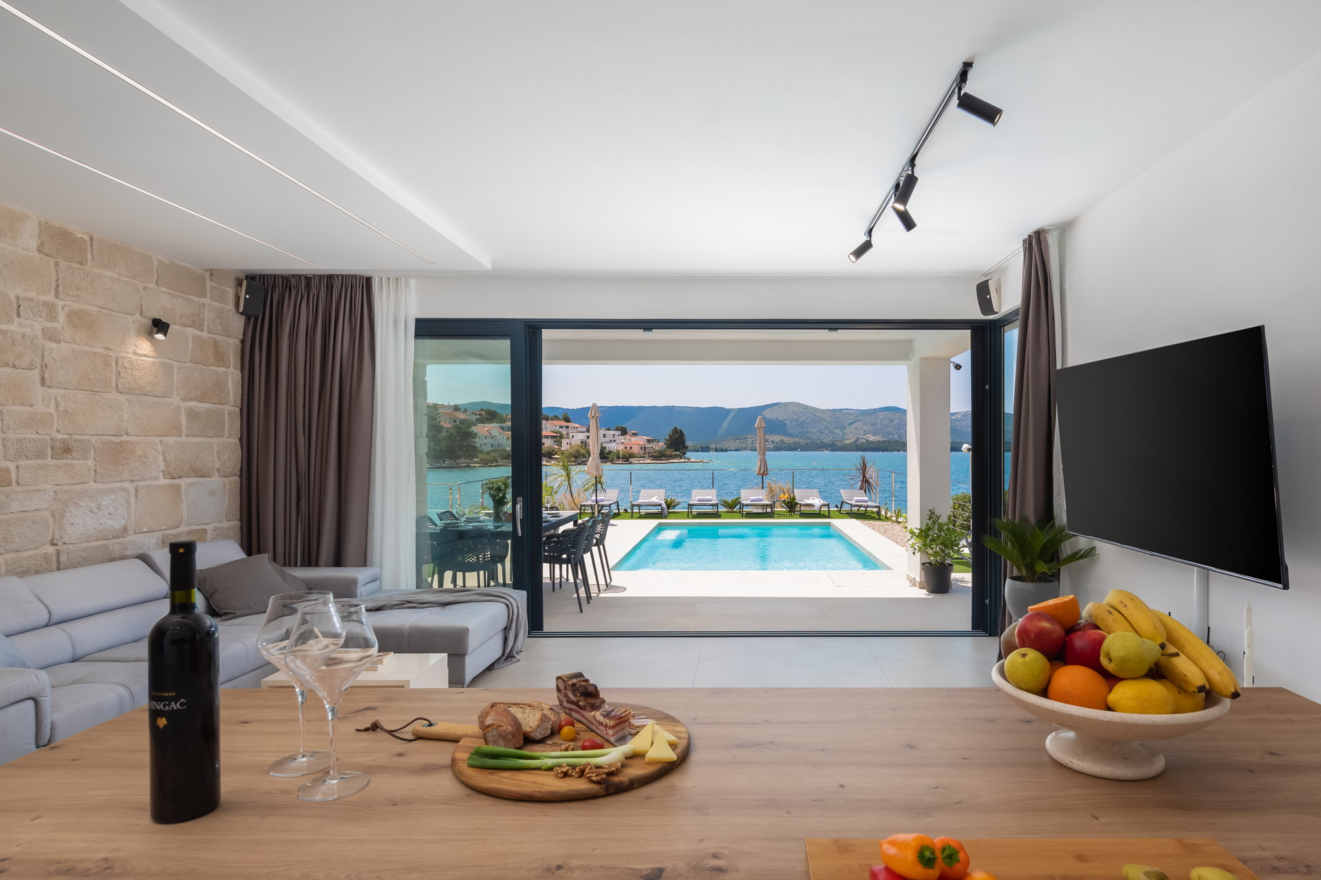 Beachfront Villa Mona Lisa with Pool