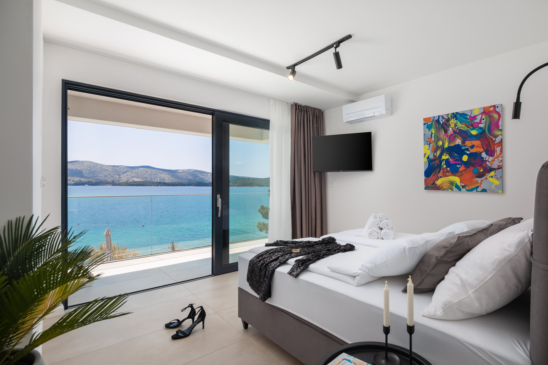 Beachfront Villa Mona Lisa with Pool