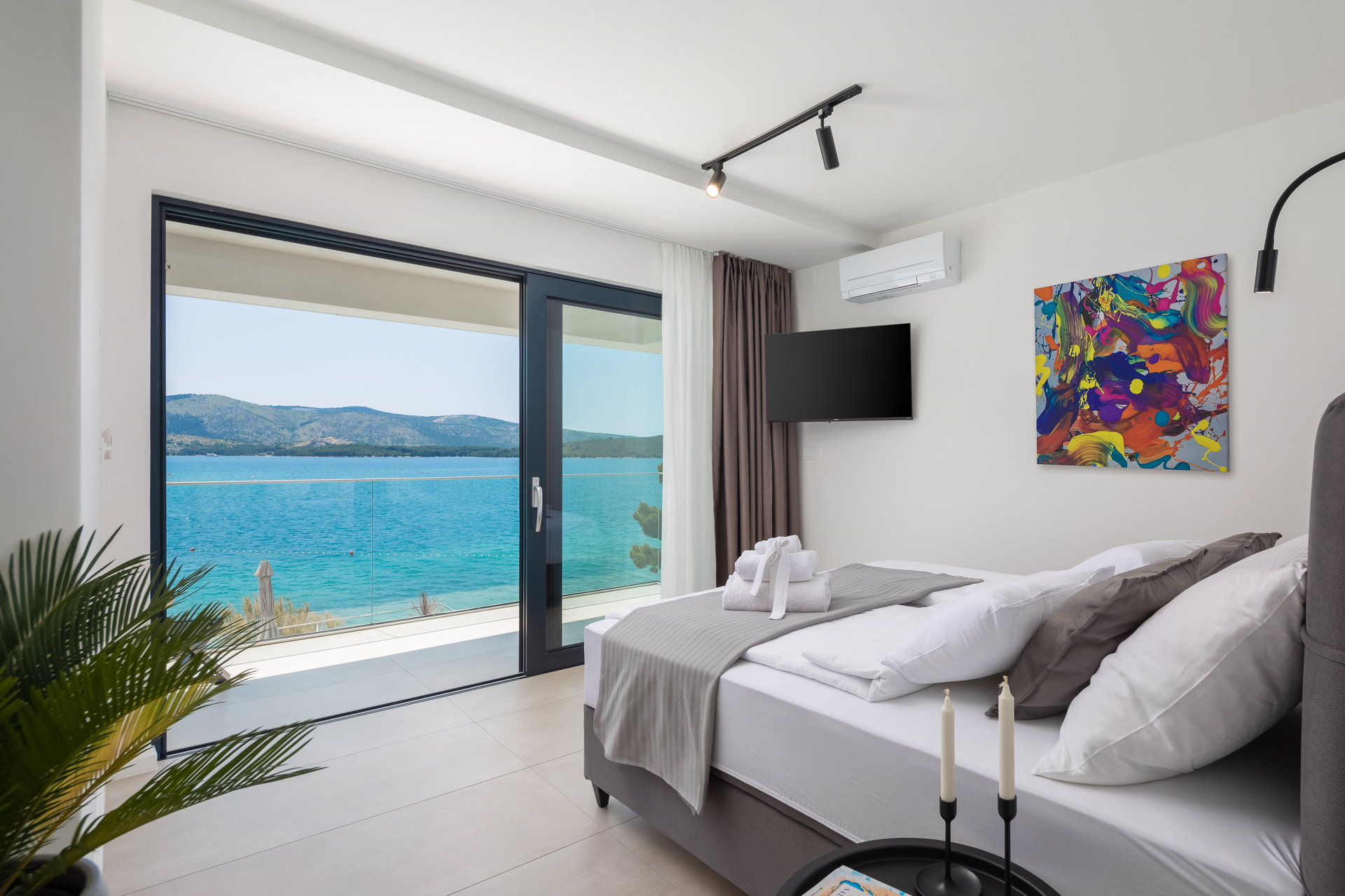 Beachfront Villa Mona Lisa with Pool
