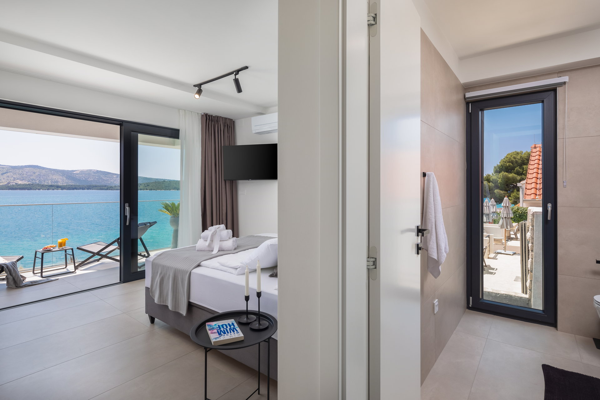 Beachfront Villa Mona Lisa with Pool