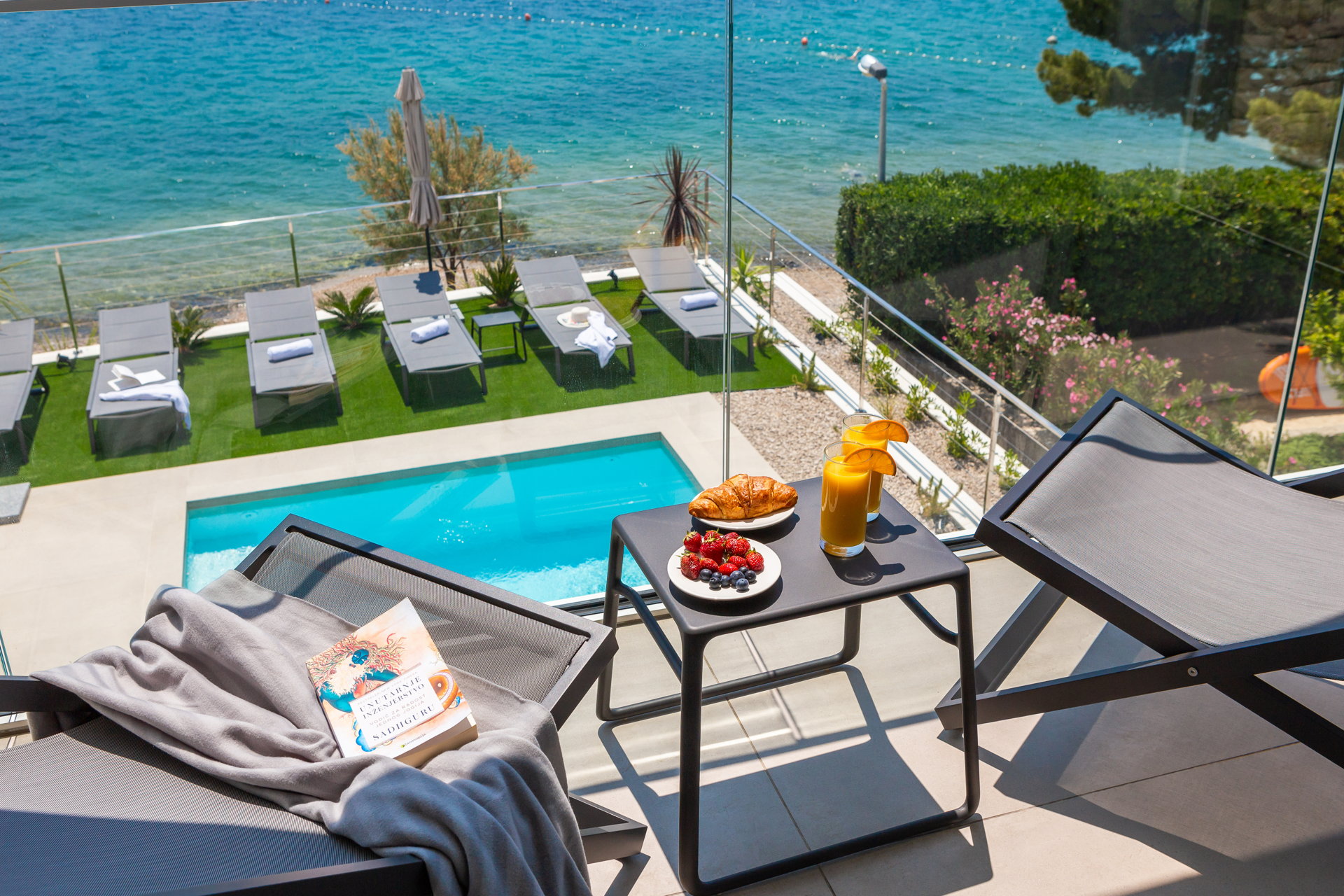 Beachfront Villa Mona Lisa with Pool