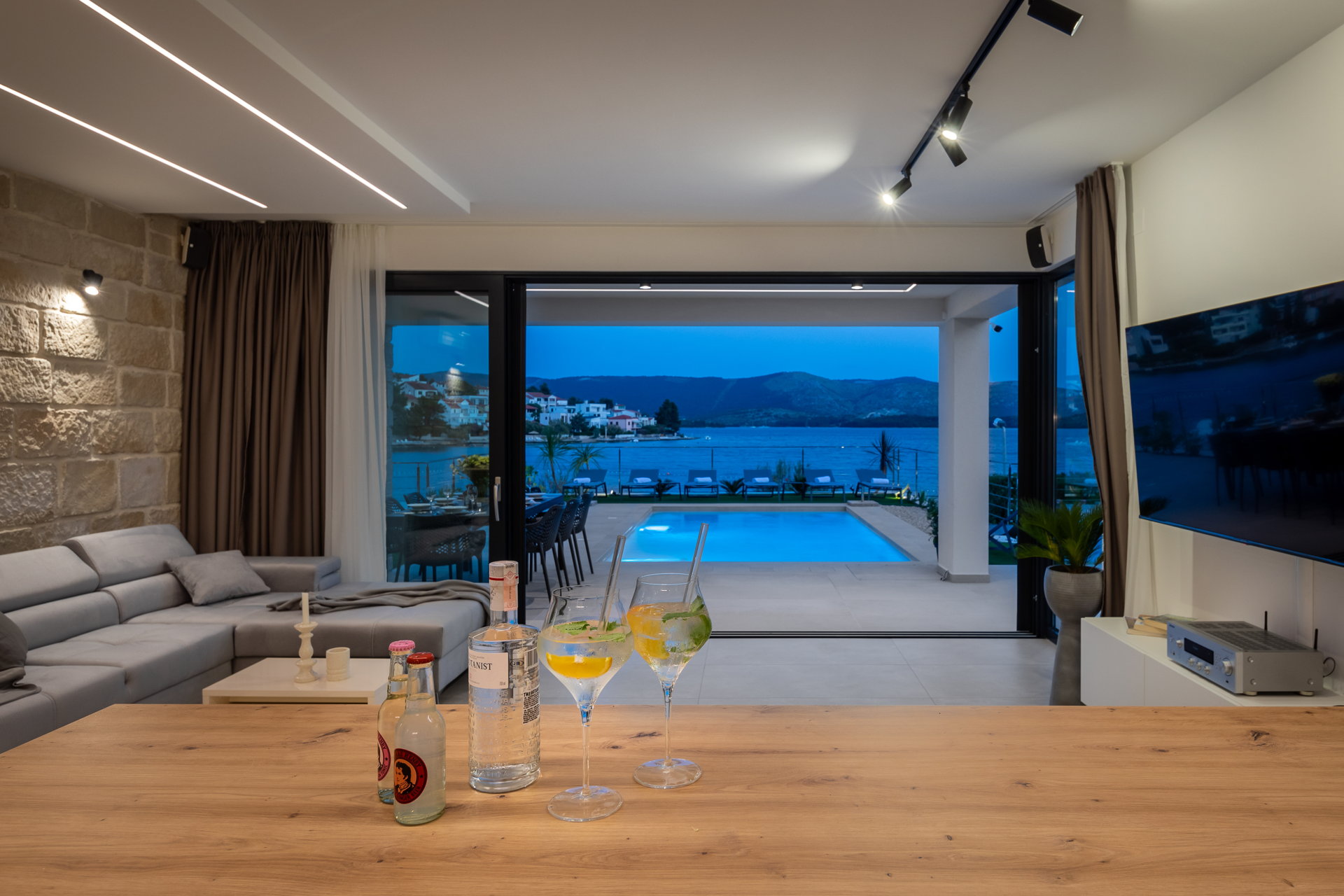 Beachfront Villa Mona Lisa with Pool