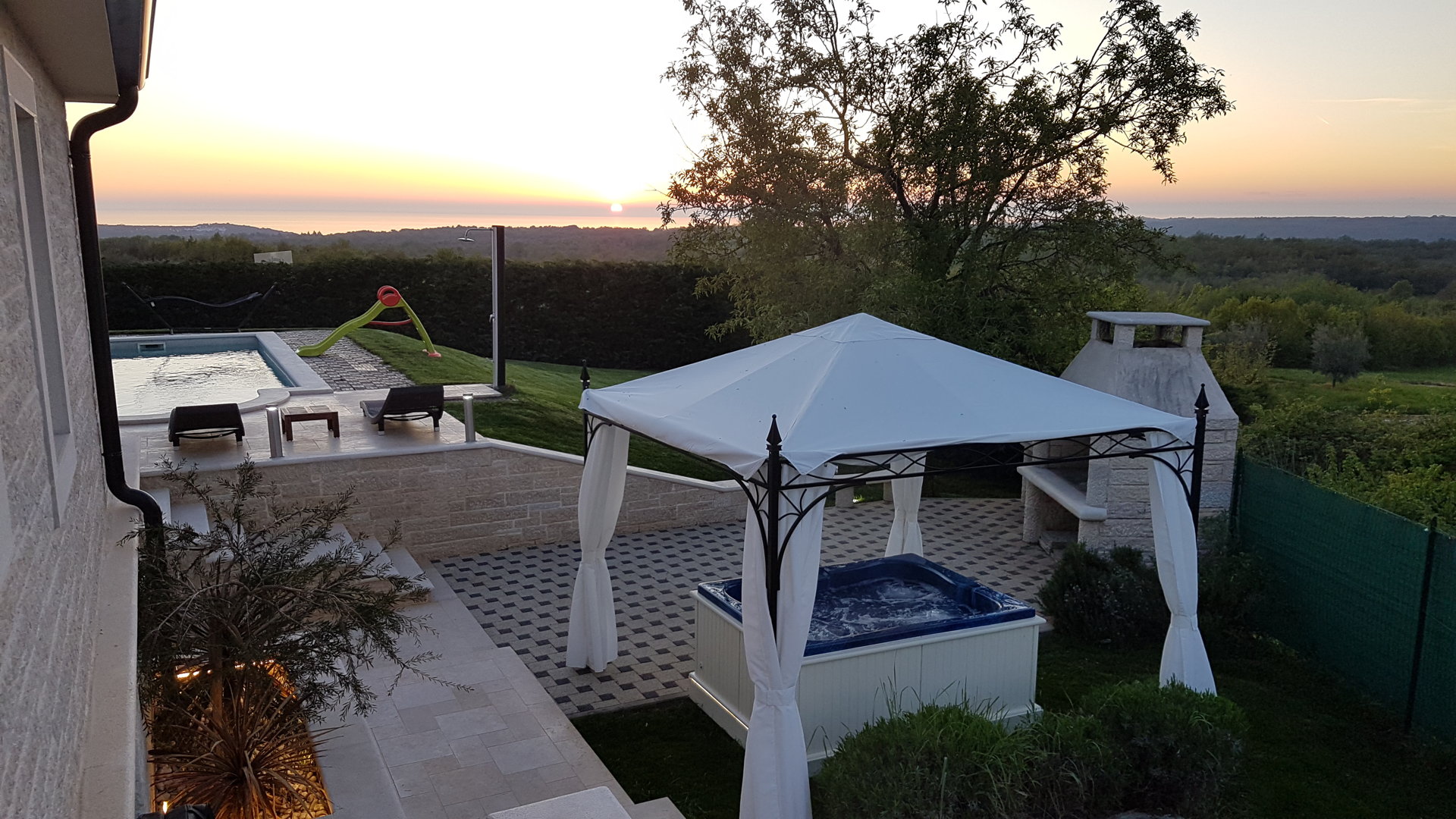 Holiday Home Shine with Pool