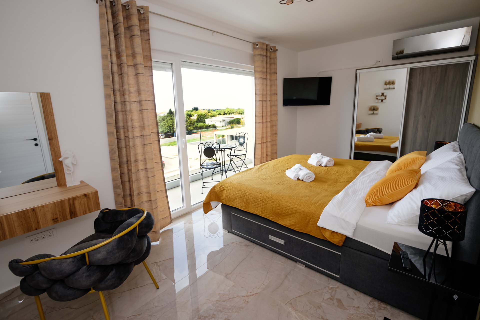 Villa Emerilla with Pool
