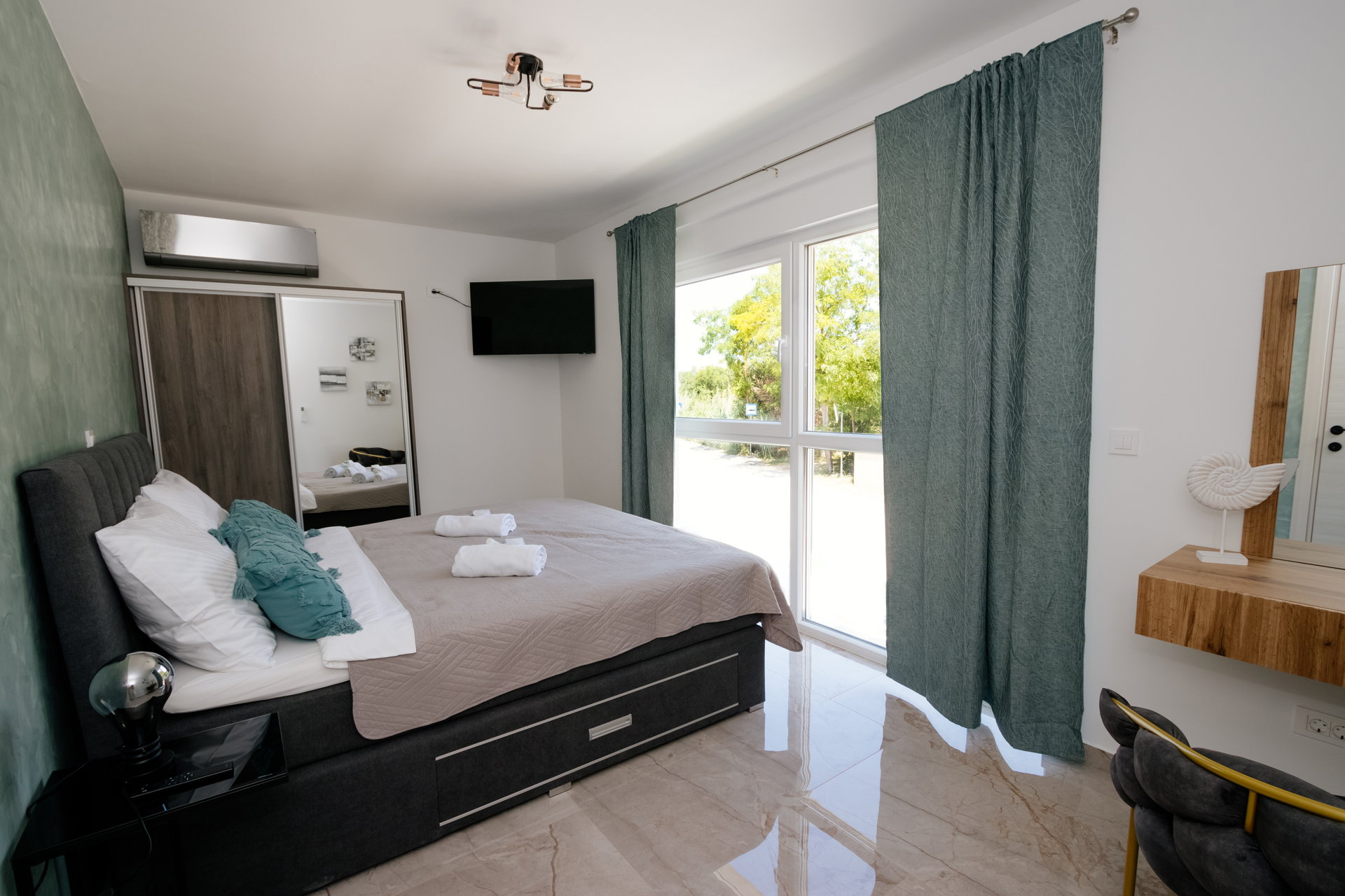 Villa Emerilla with Pool