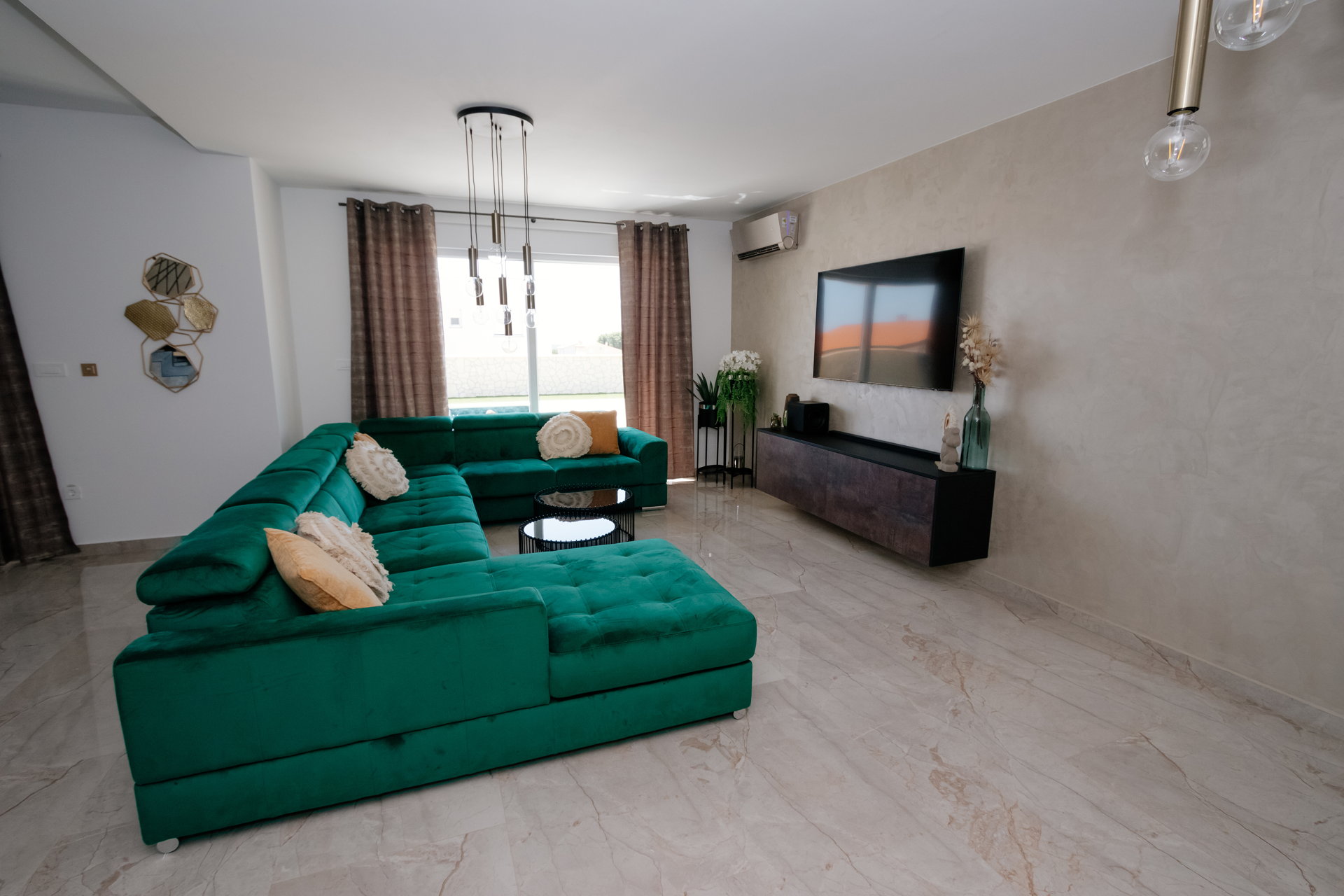 Villa Emerilla with Pool