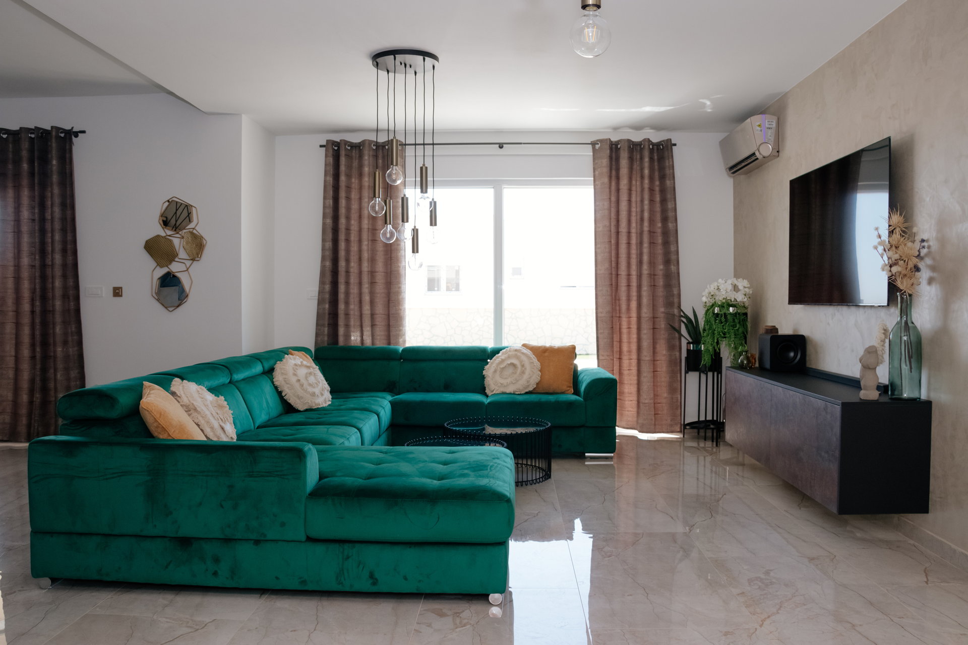 Villa Emerilla with Pool