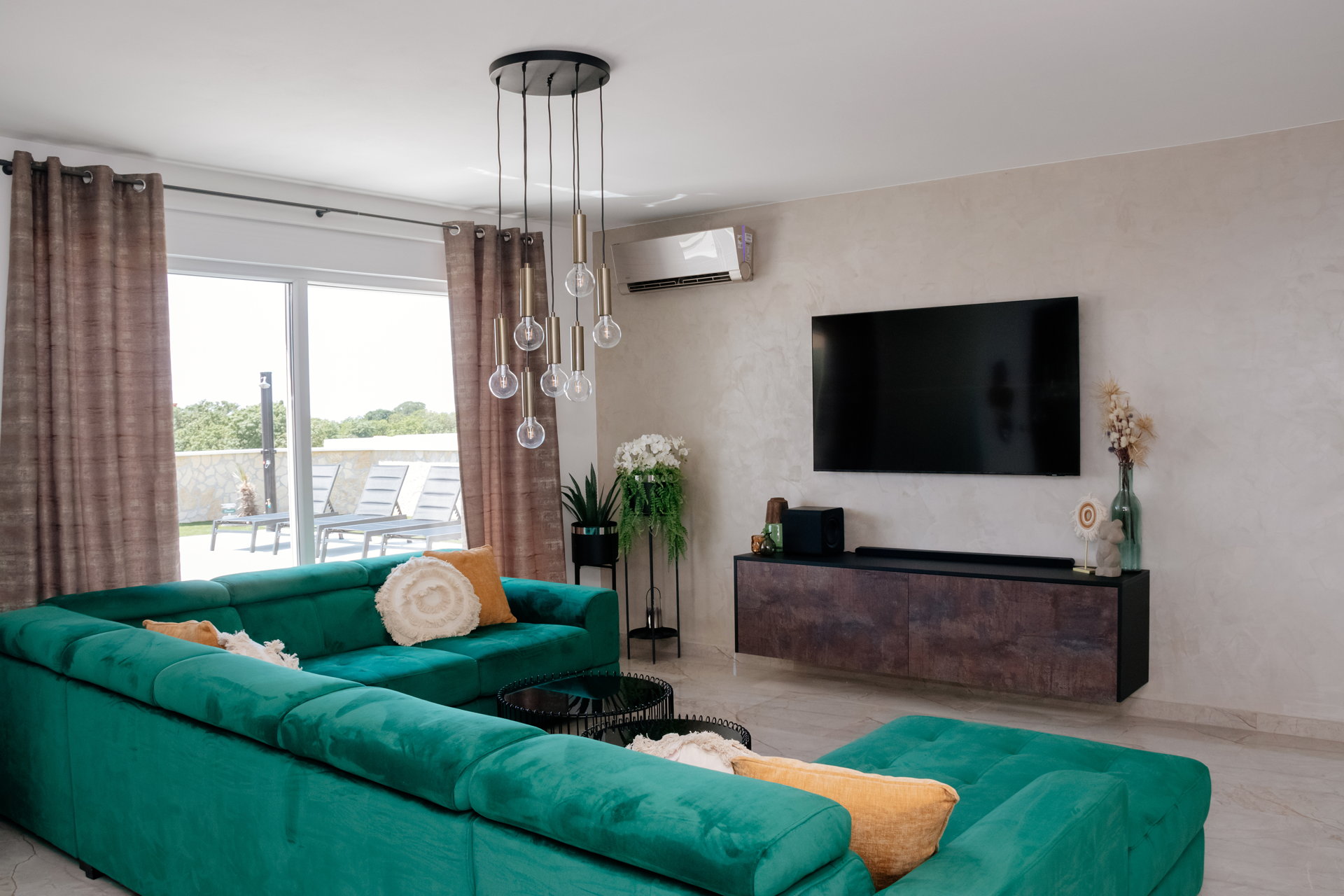 Villa Emerilla with Pool