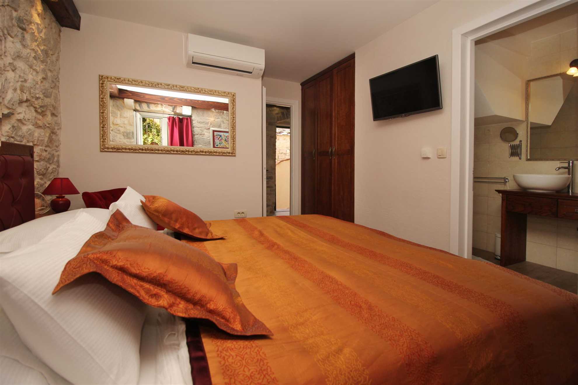 Villa Dalmatian Heritage in City Center