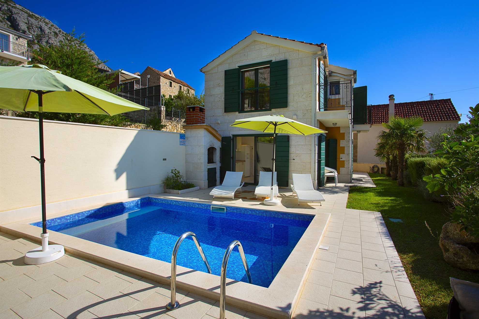Villa Nirvana with Swimming Pool