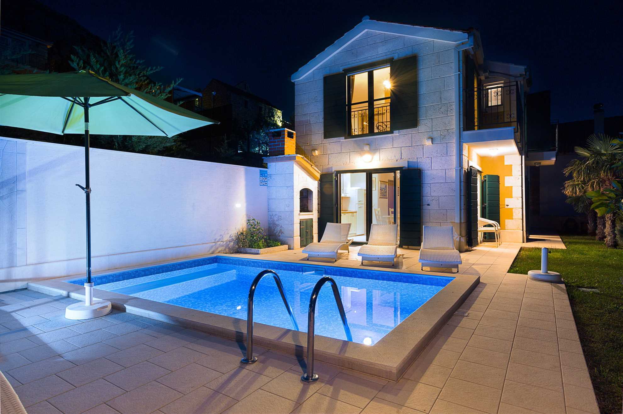 Villa Nirvana with Swimming Pool