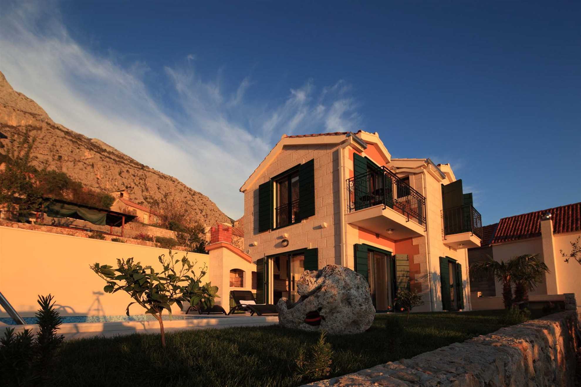 Villa Nirvana with Swimming Pool