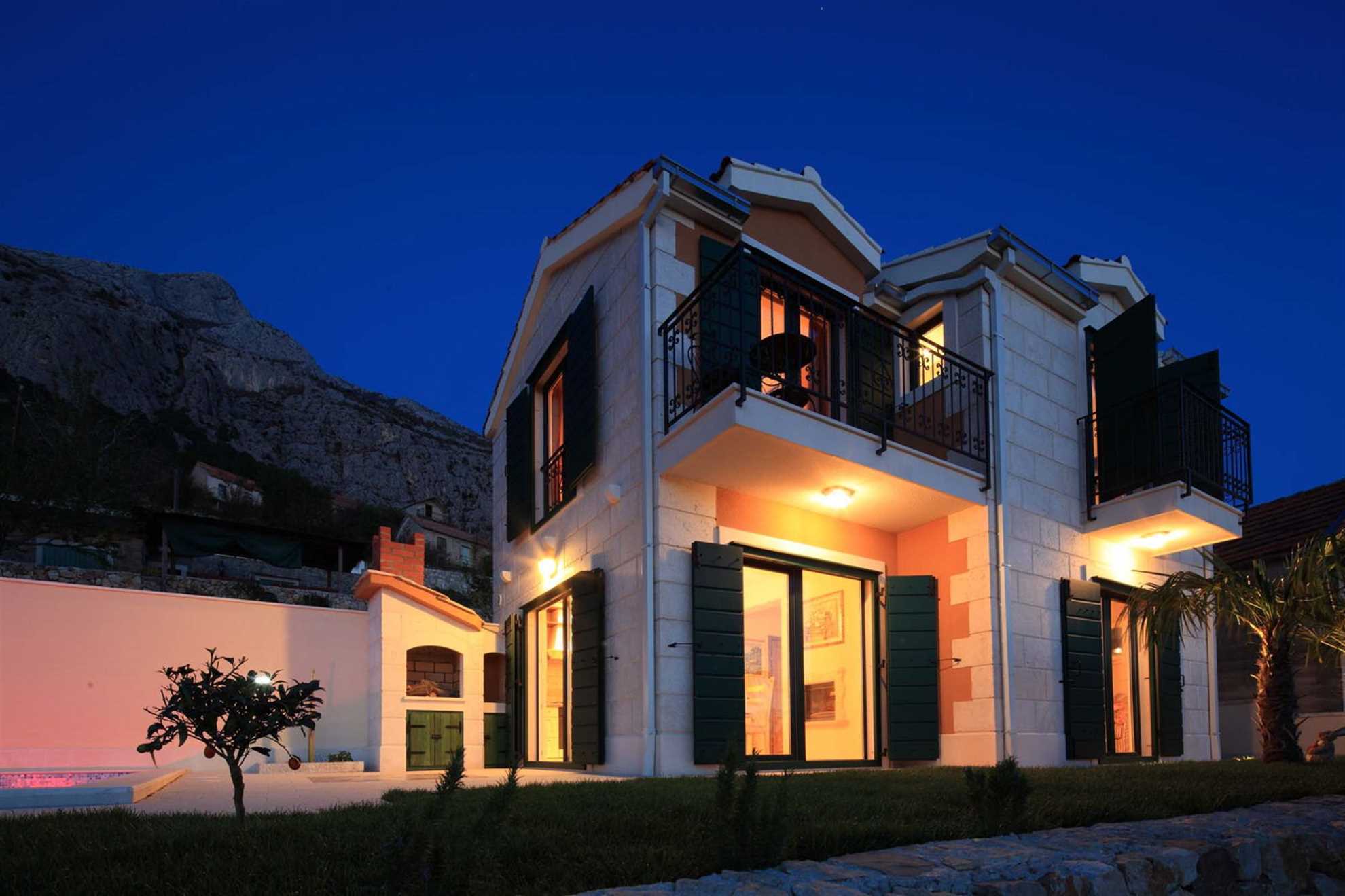 Villa Nirvana with Swimming Pool