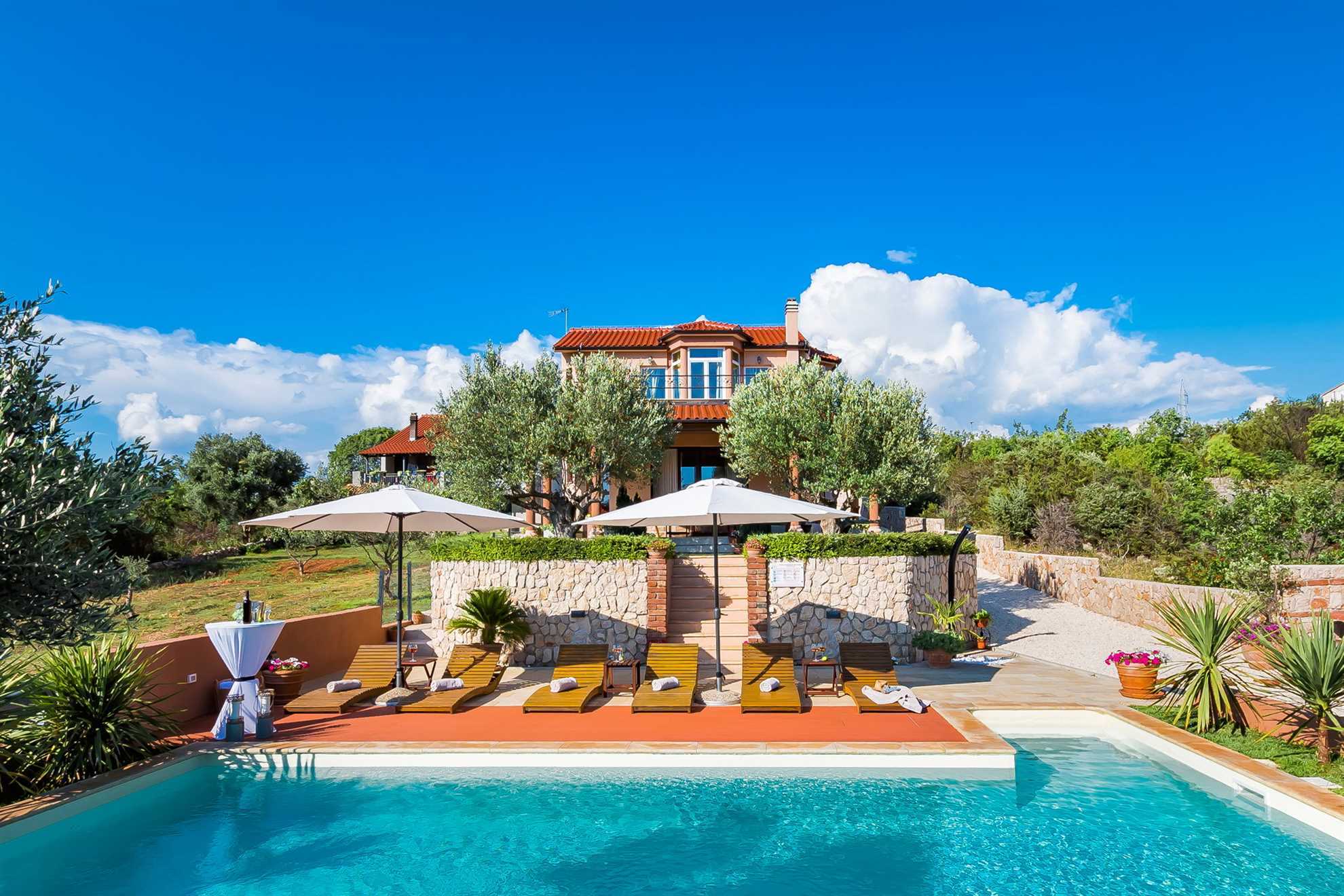 Luxury Villa Antoneta with Swimming Pool