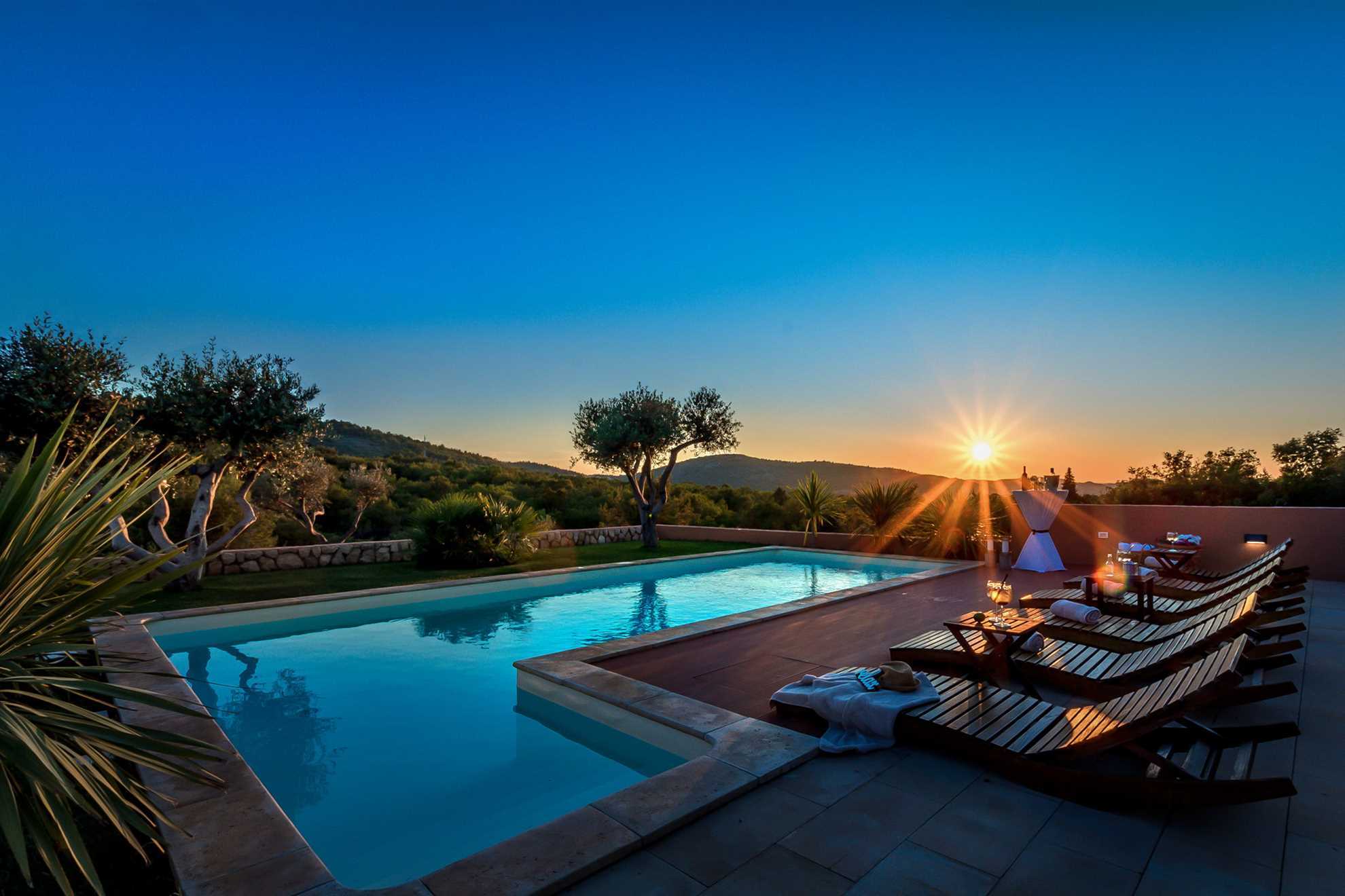 Luxury Villa Antoneta with Swimming Pool