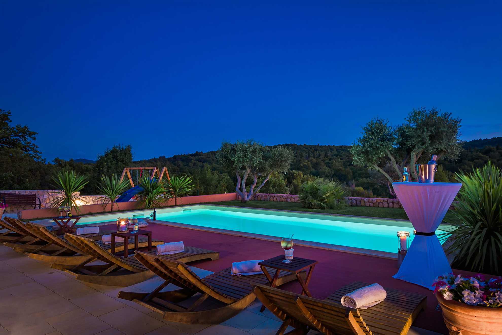Luxury Villa Antoneta with Swimming Pool