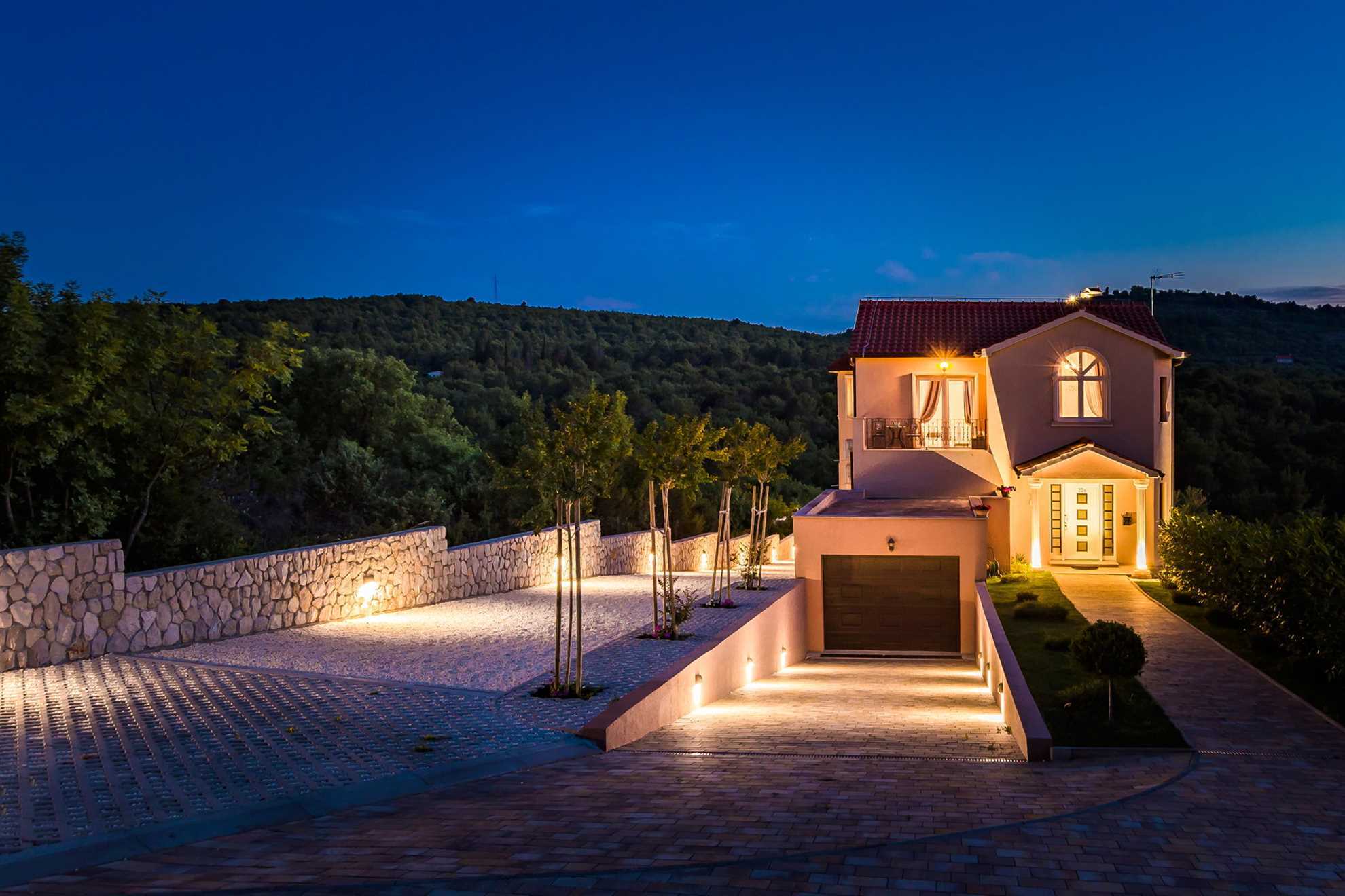 Luxury Villa Antoneta with Swimming Pool