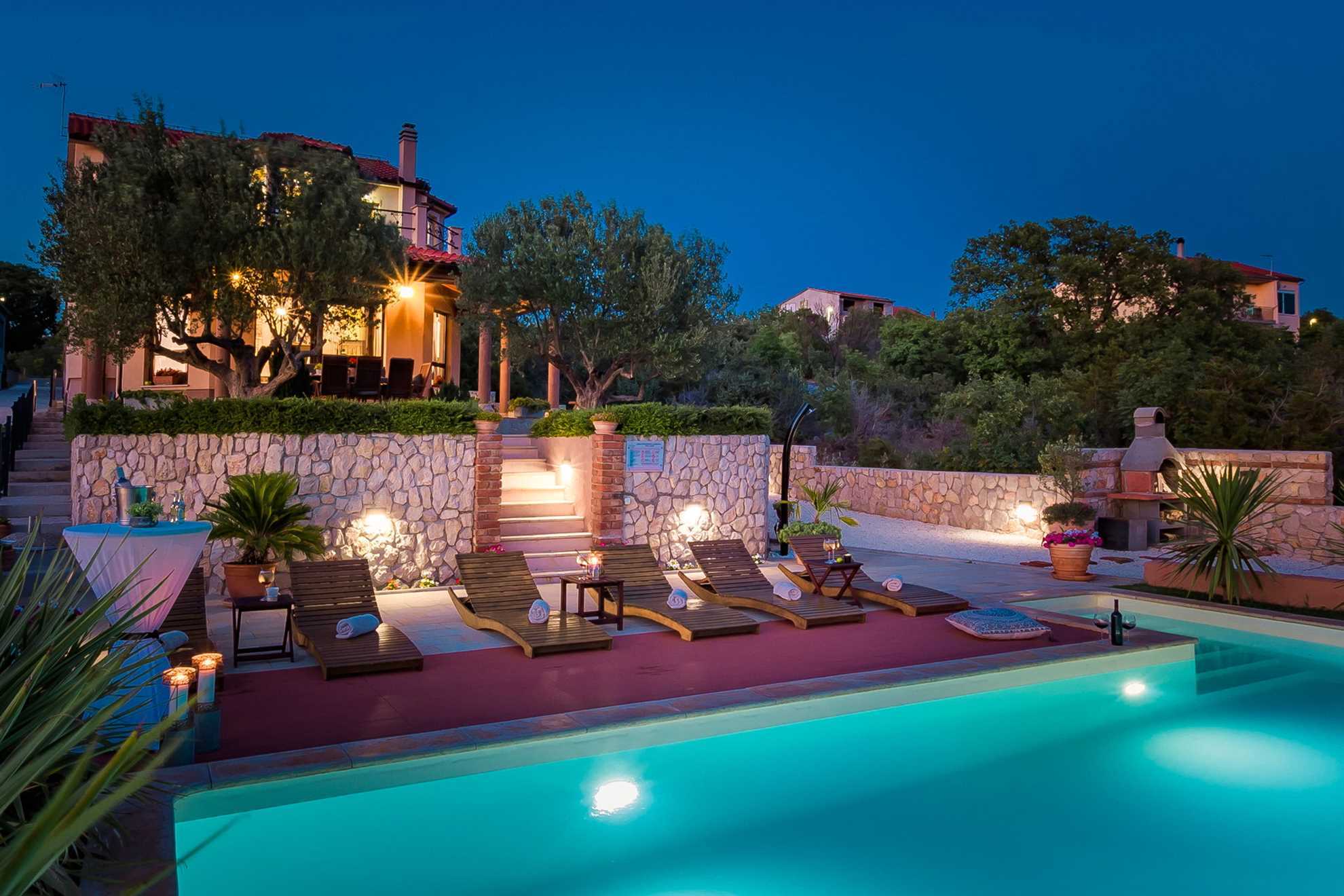 Luxury Villa Antoneta with Swimming Pool