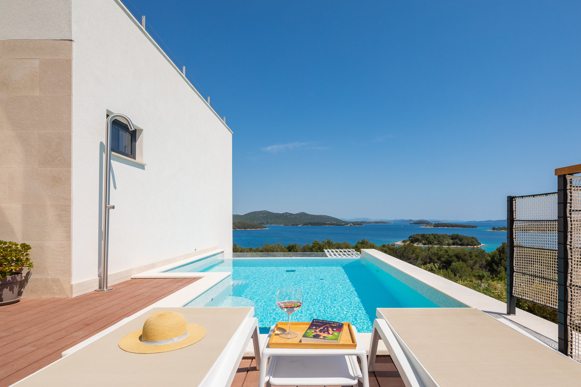 Luxury Villa Lynx with Pool