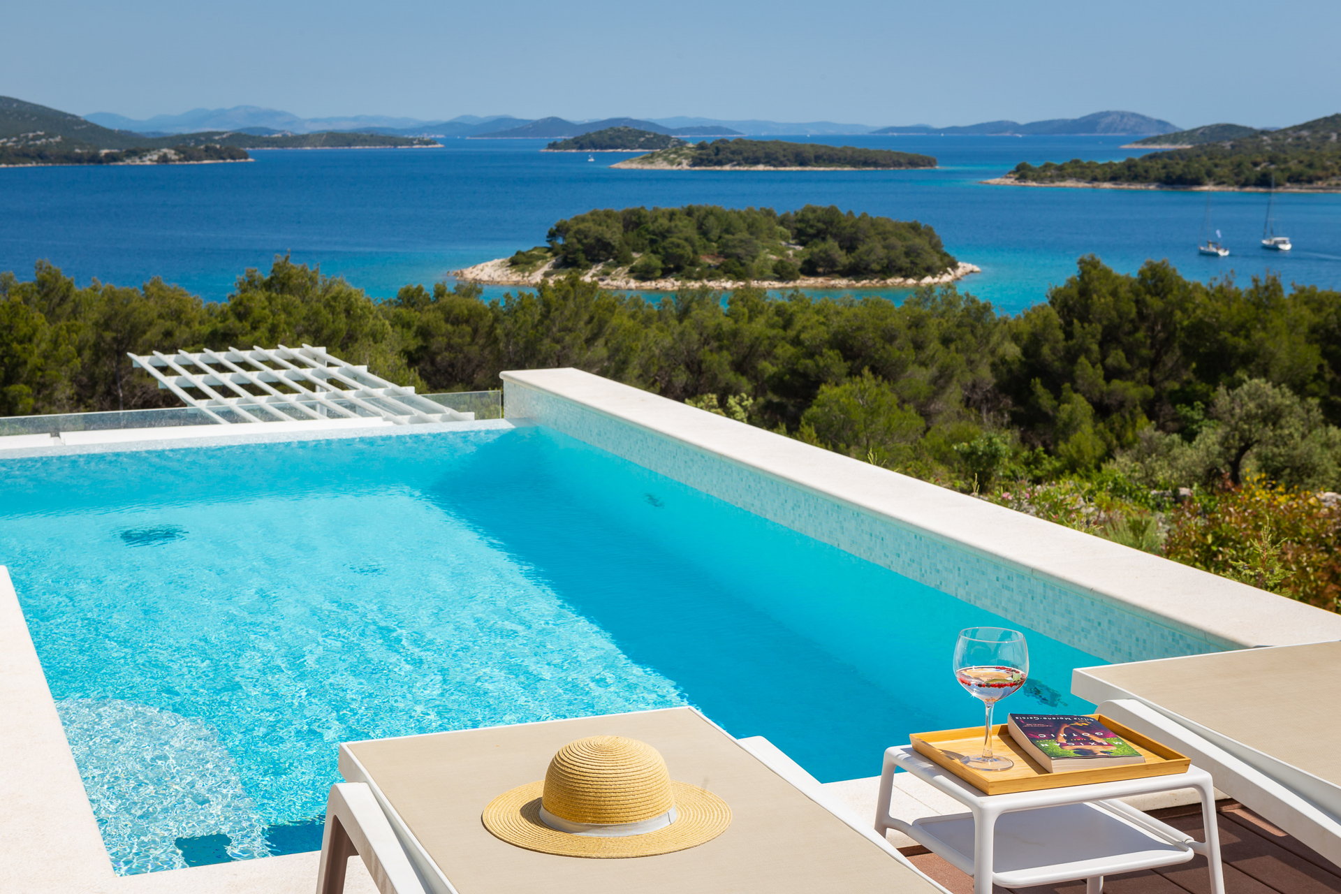 Luxury Villa Lynx with Pool