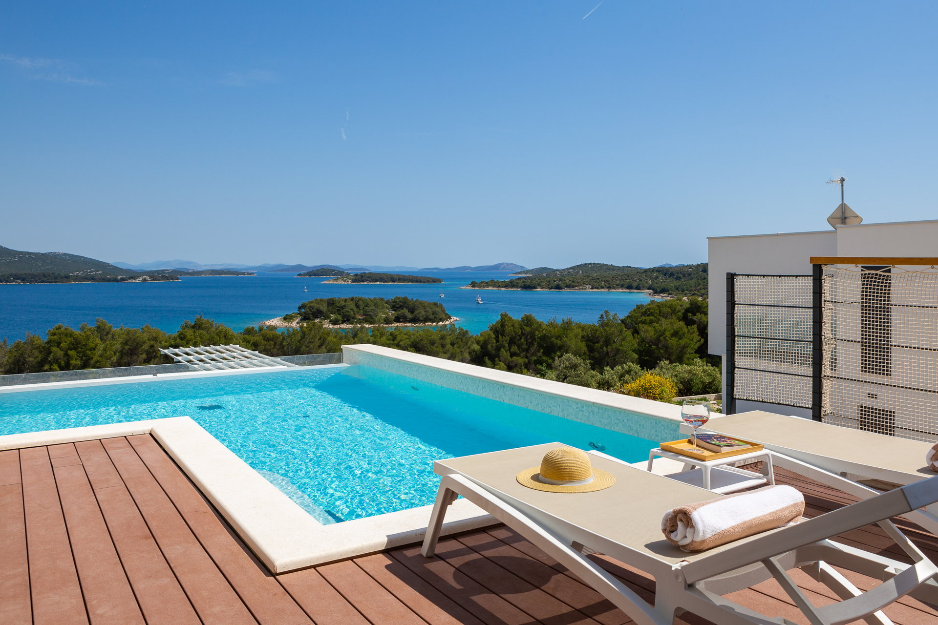 Luxury Villa Lynx with Pool