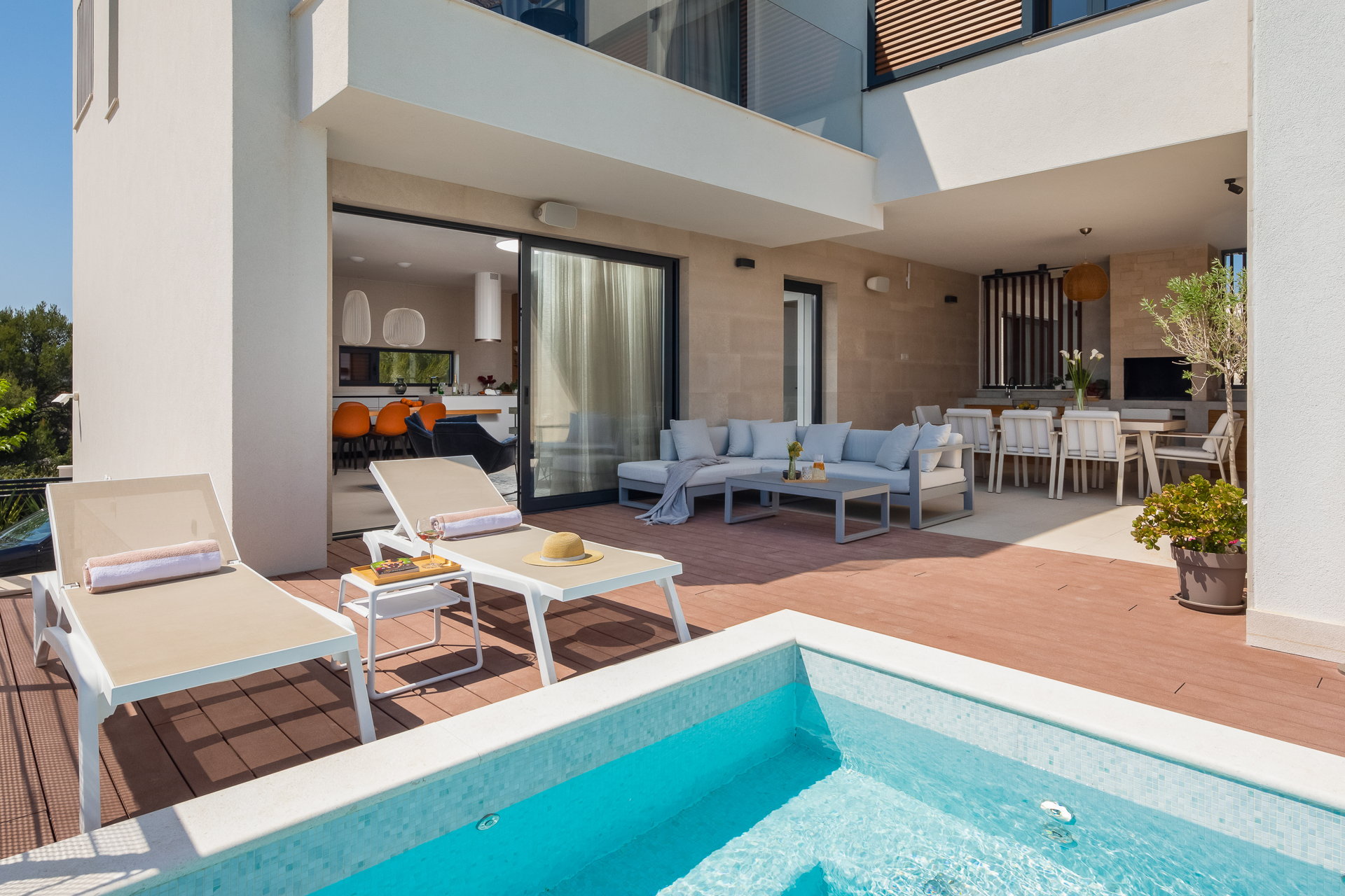 Luxury Villa Lynx with Pool