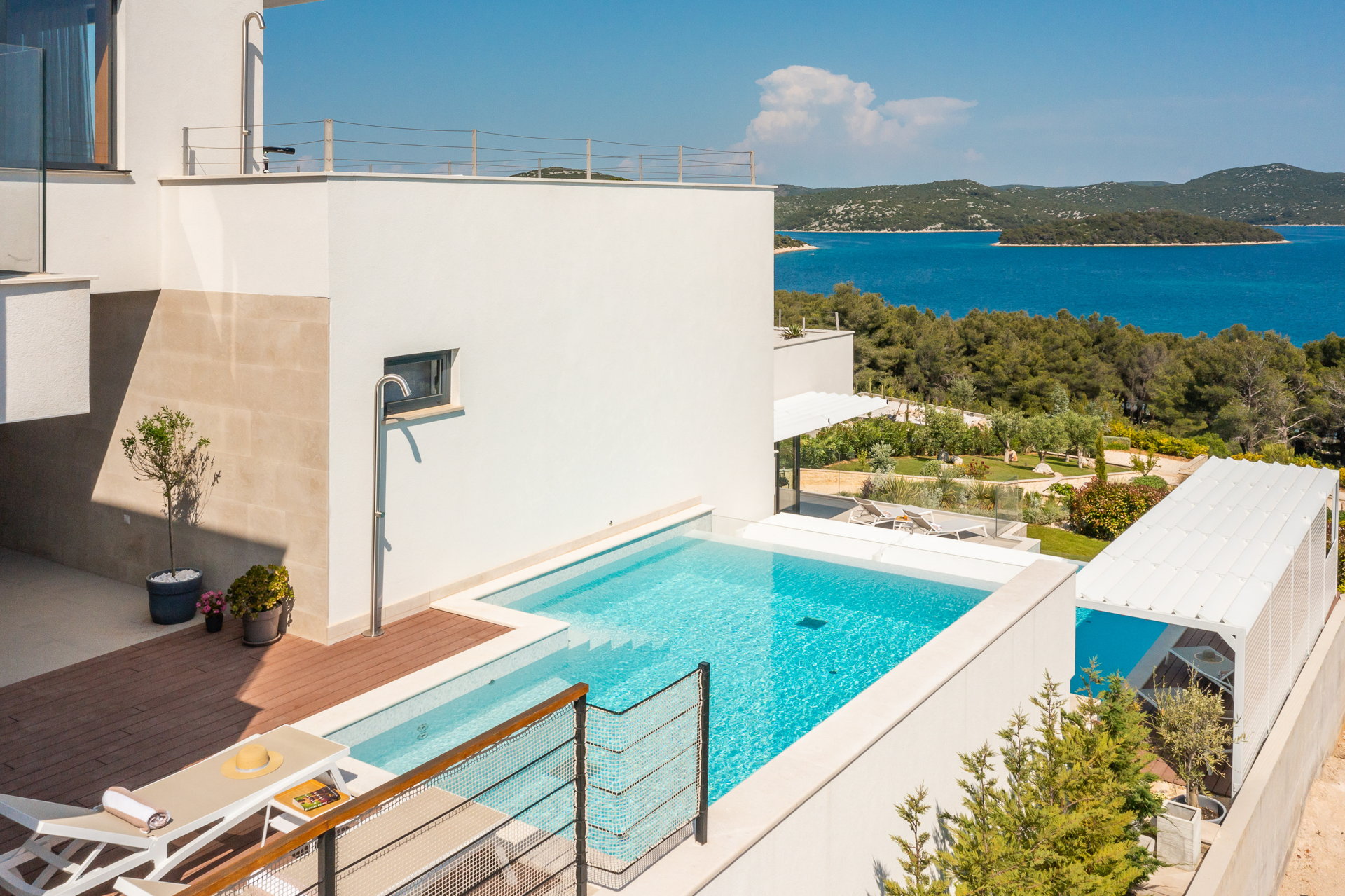 Luxury Villa Lynx with Pool