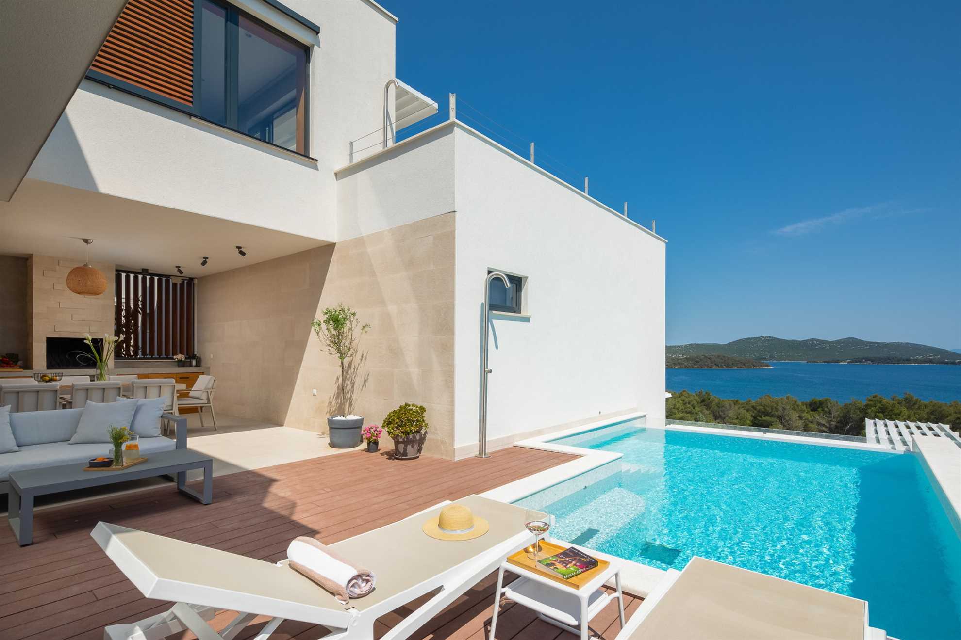 Luxury Villa Lynx with Pool