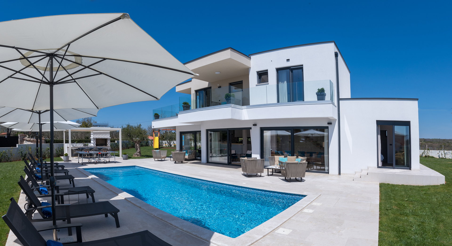Villa Dreaming Blue with Pool