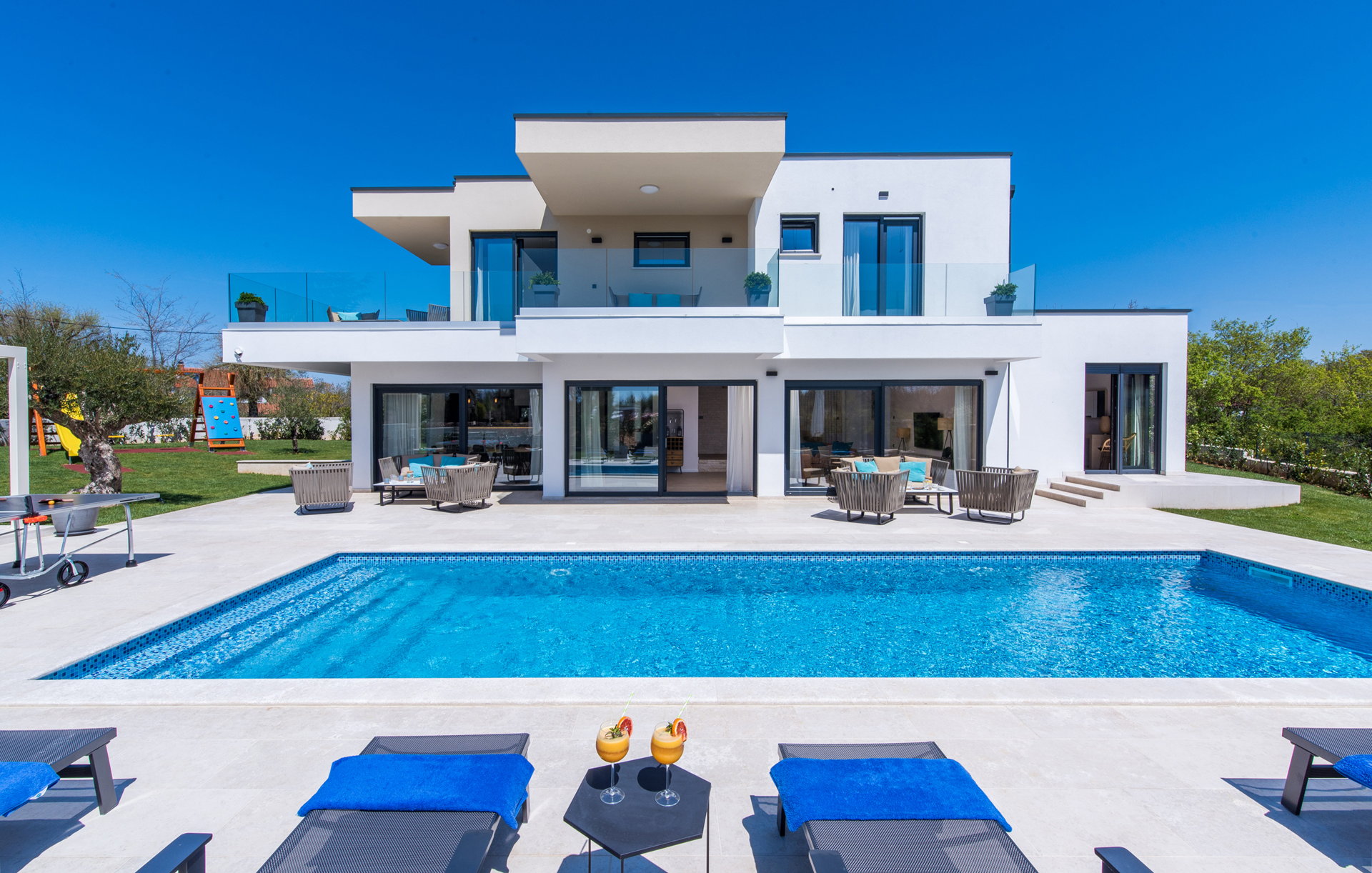 Villa Dreaming Blue with Pool