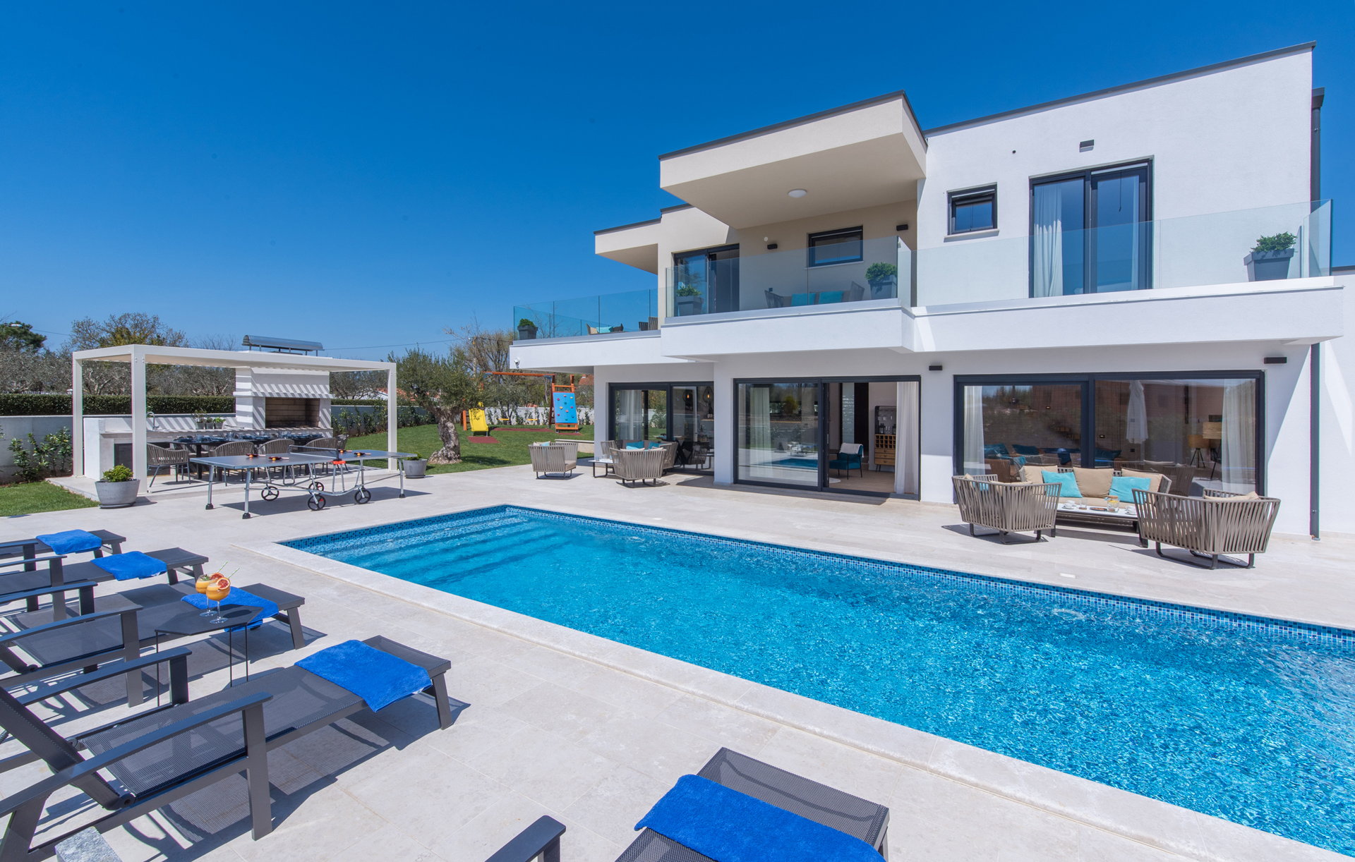 Villa Dreaming Blue with Pool