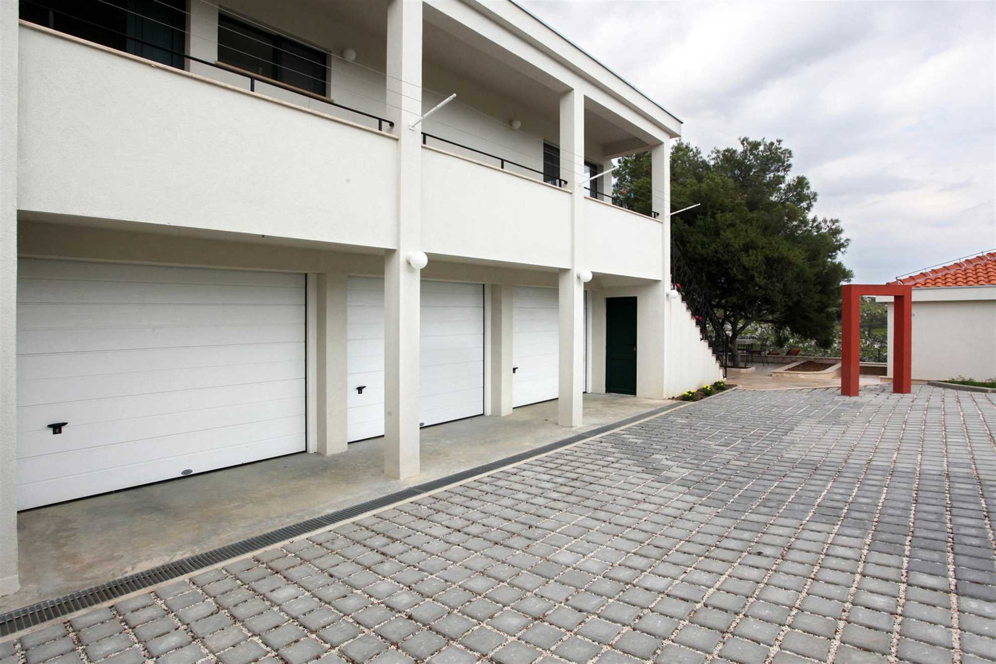 Luxury Villa Emerald Olive with Swimming Pool