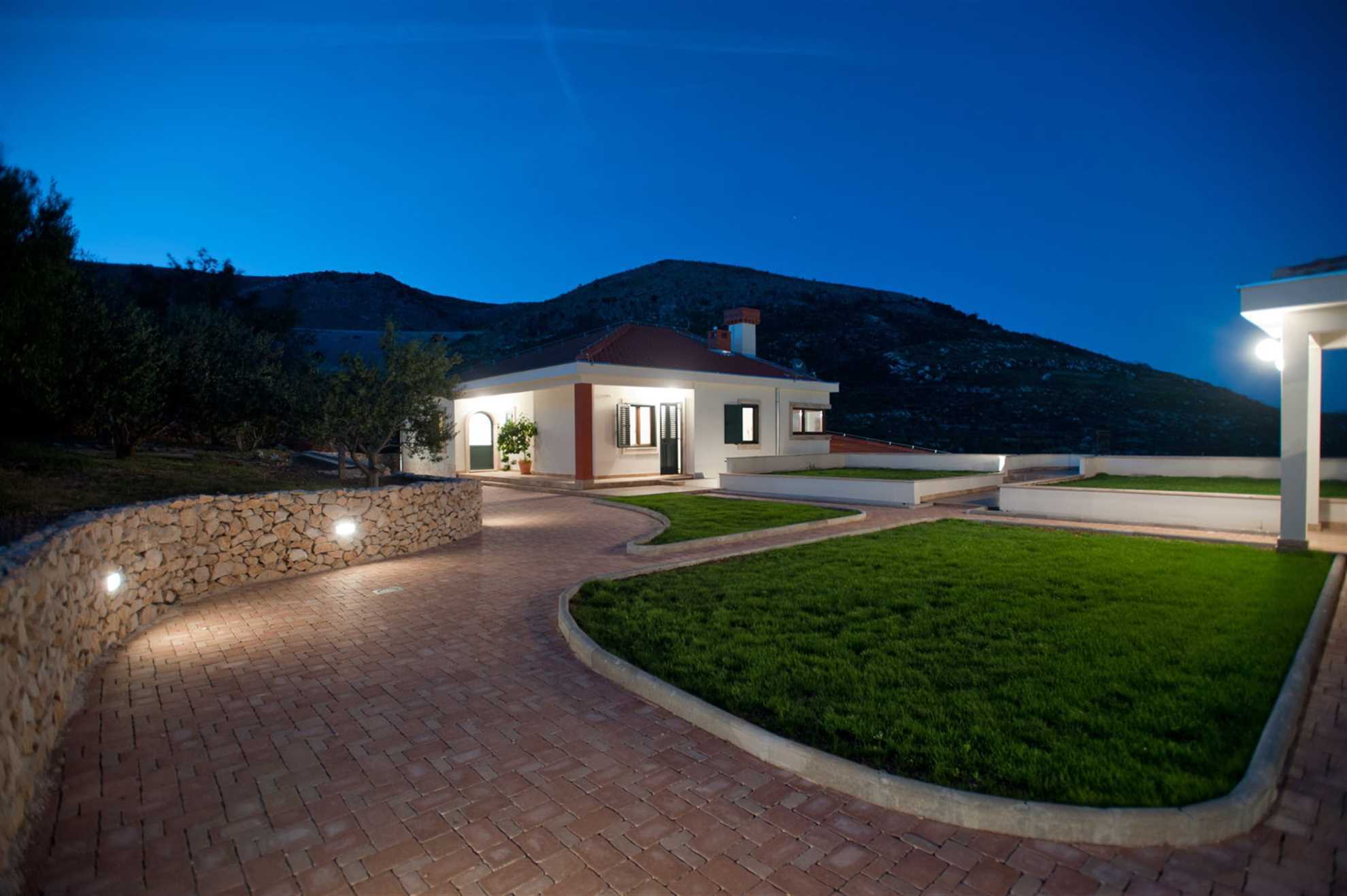 Luxury Villa Emerald Olive with Swimming Pool