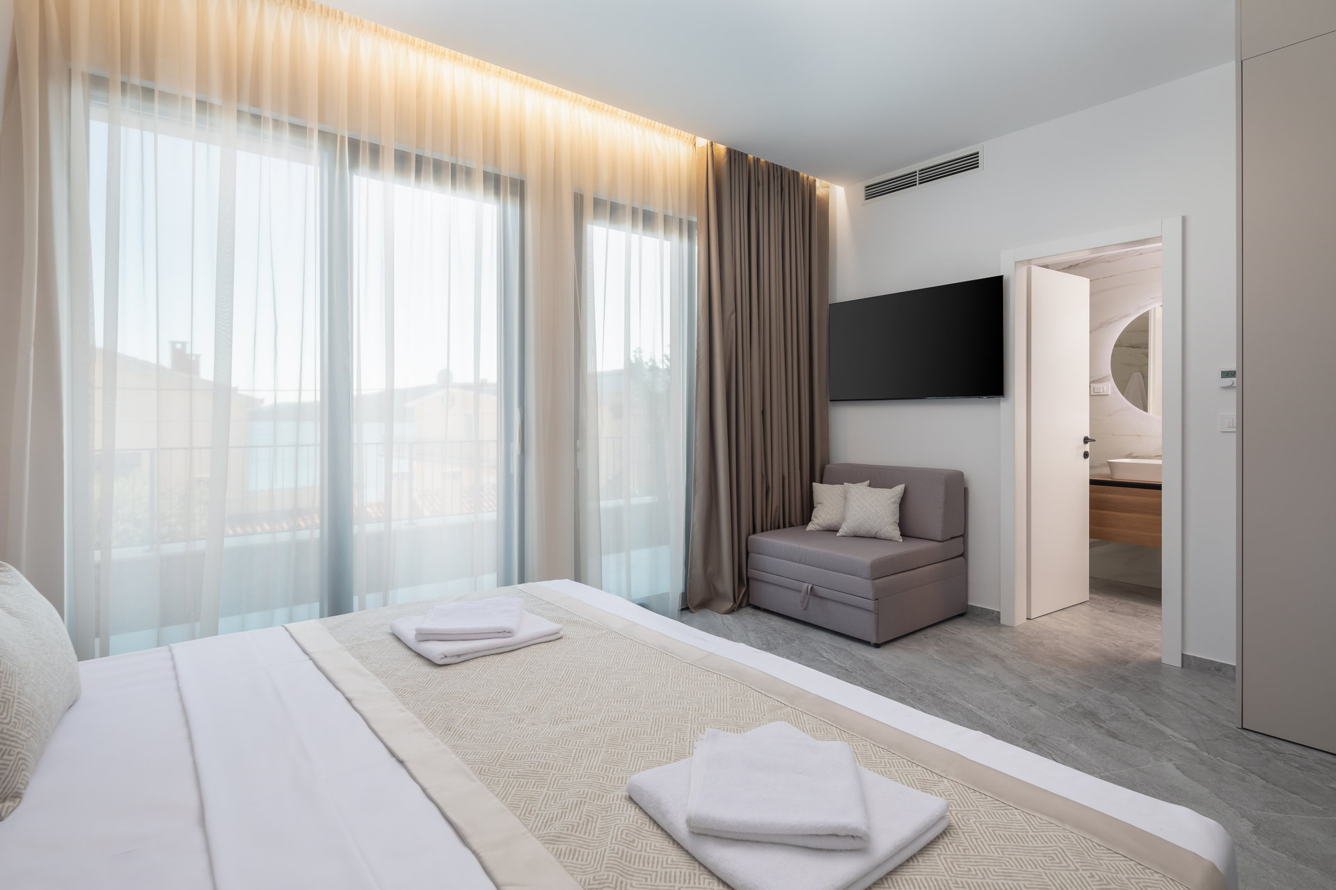 Villa Nouvelle with Heated Pool