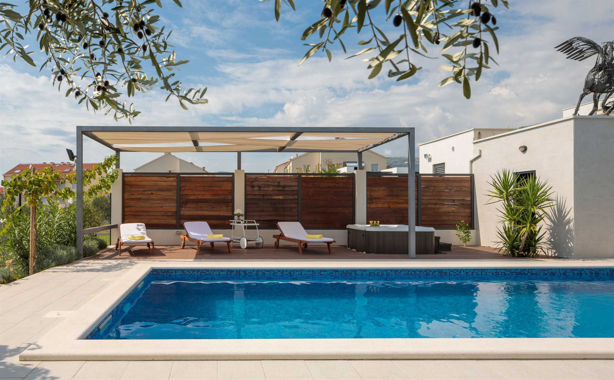 Luxury Villa White Oasis with Swimming Pool