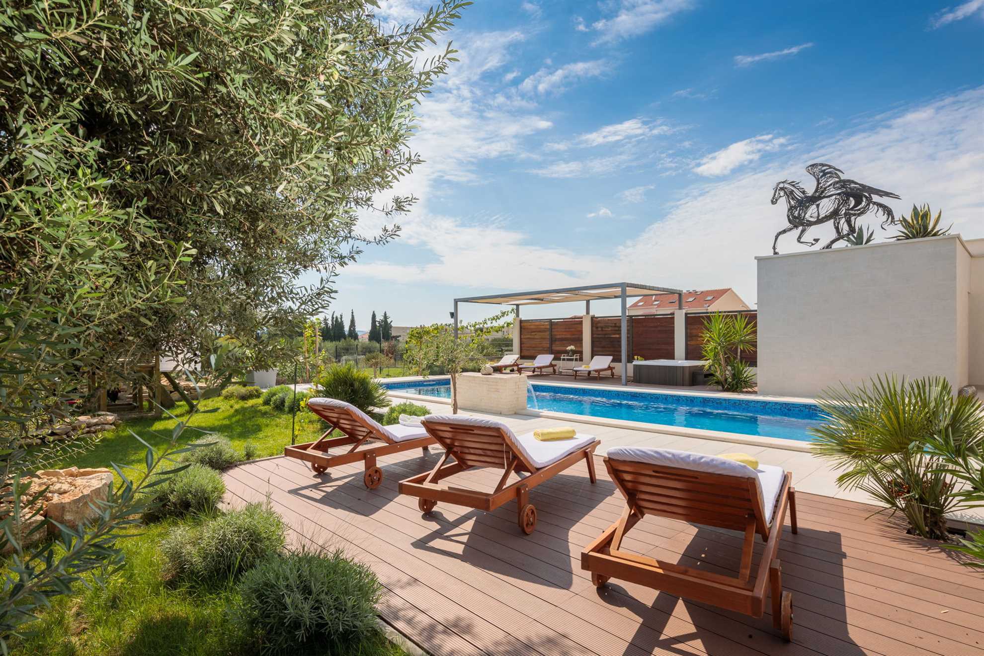 Luxury Villa White Oasis with Swimming Pool
