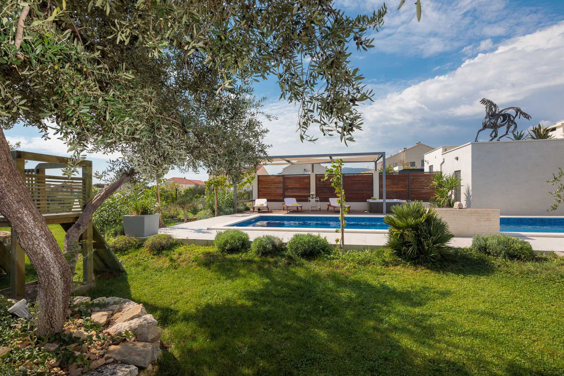 Luxury Villa White Oasis with Swimming Pool