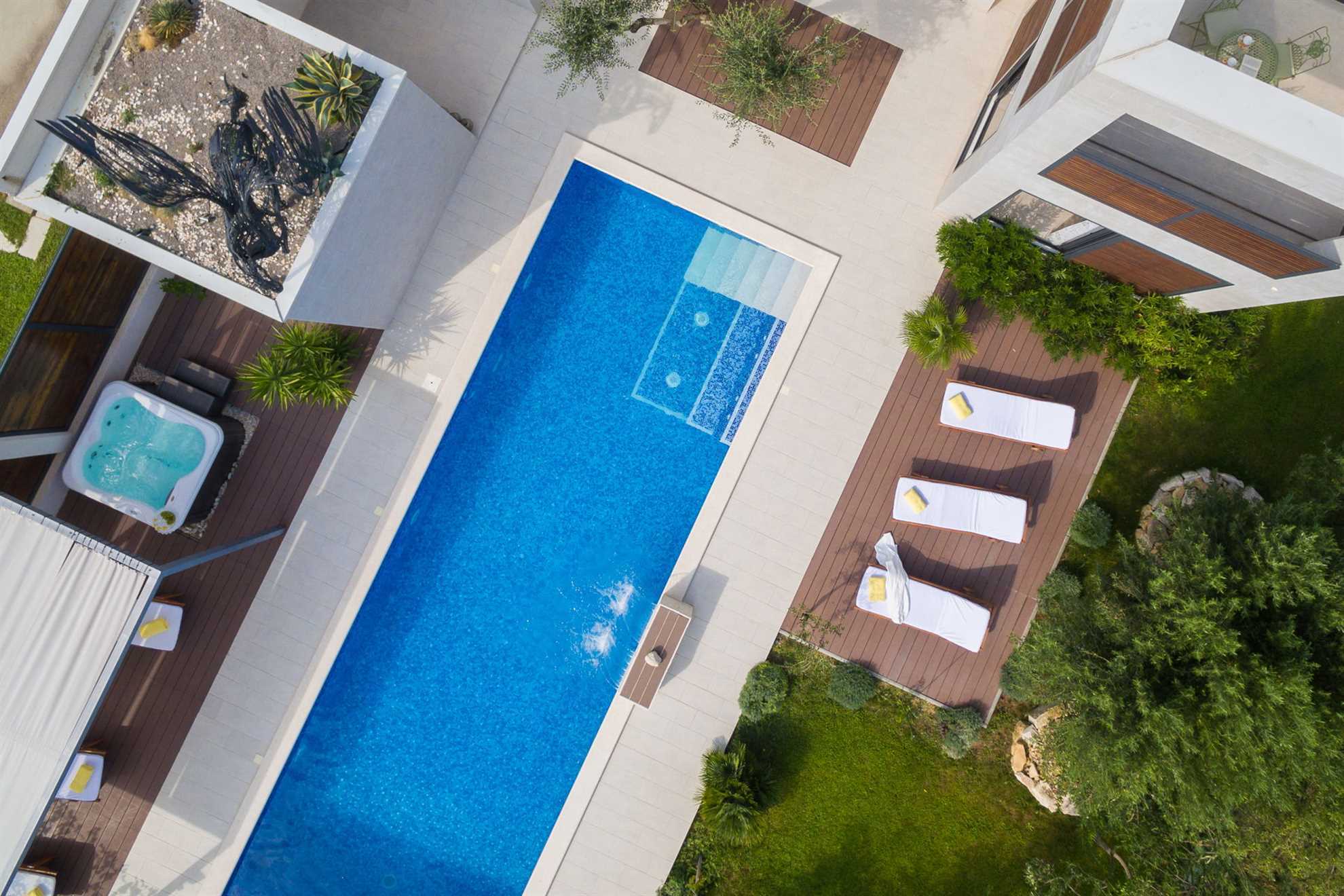 Luxury Villa White Oasis with Swimming Pool