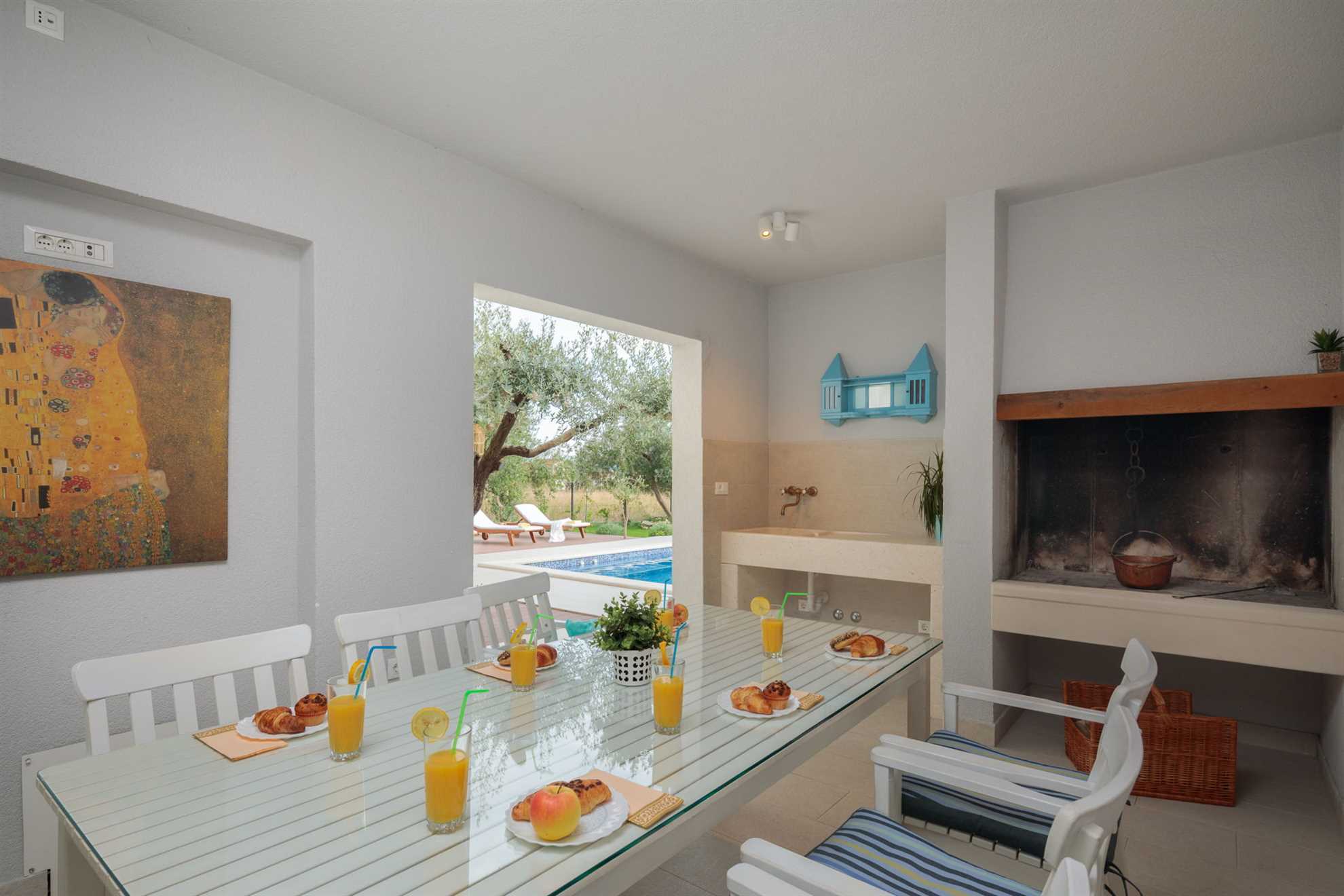 Luxury Villa White Oasis with Swimming Pool