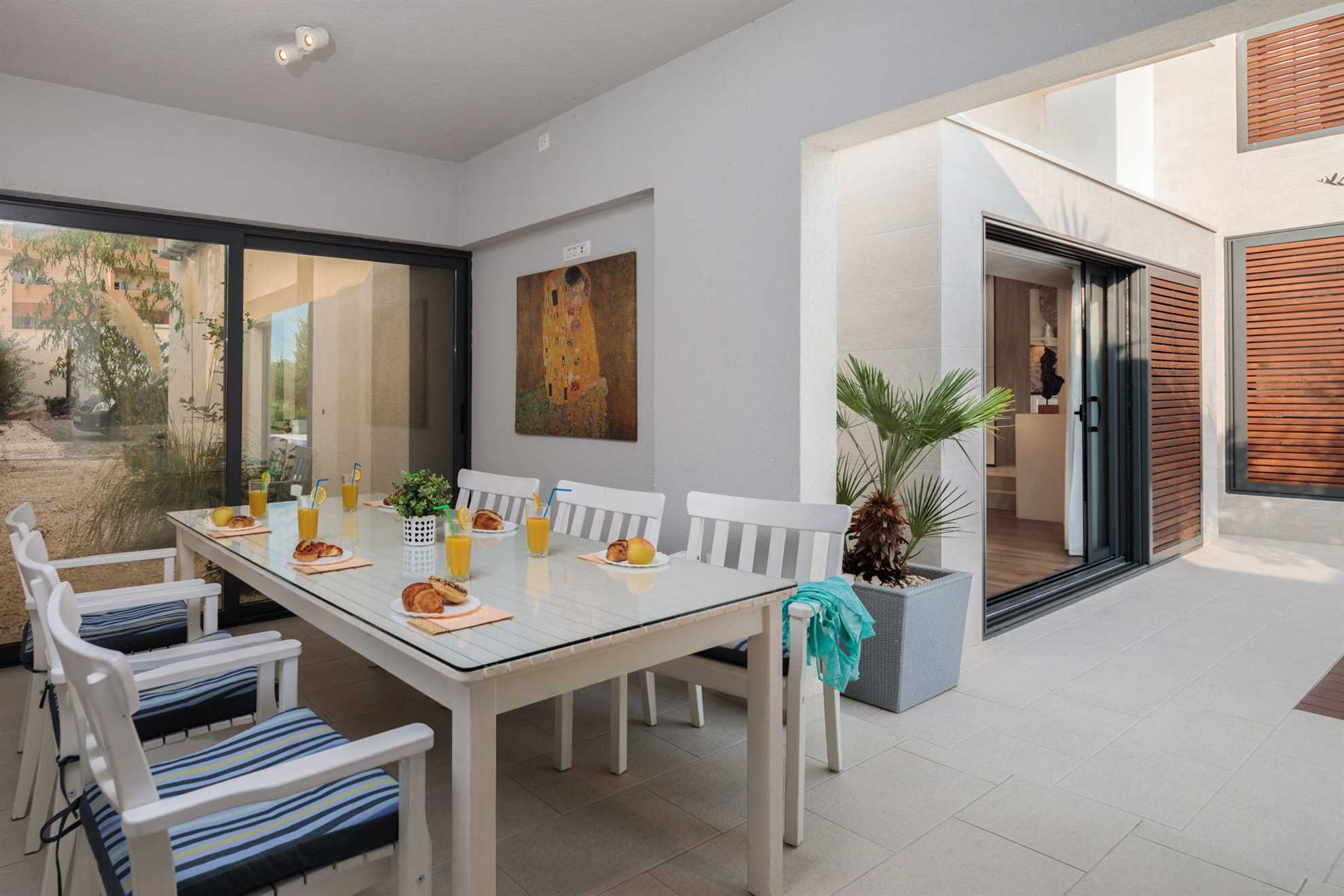Luxury Villa White Oasis with Swimming Pool