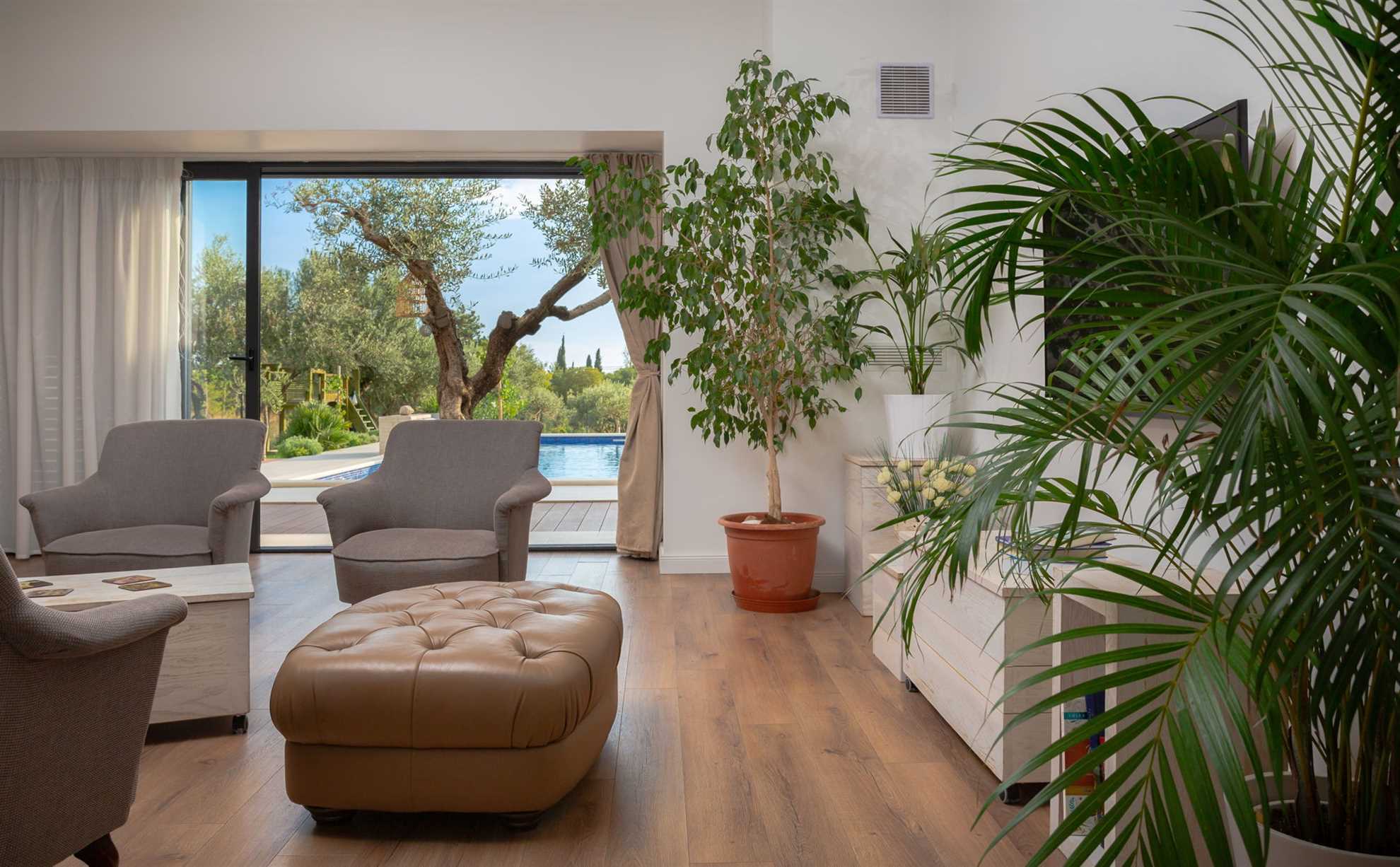 Luxury Villa White Oasis with Swimming Pool
