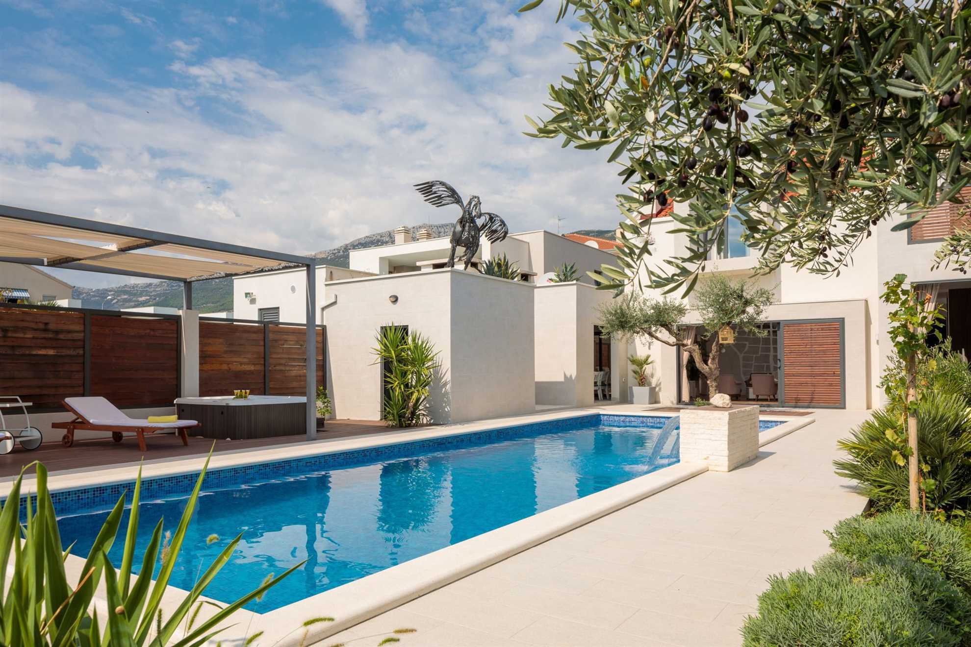Luxury Villa White Oasis with Swimming Pool