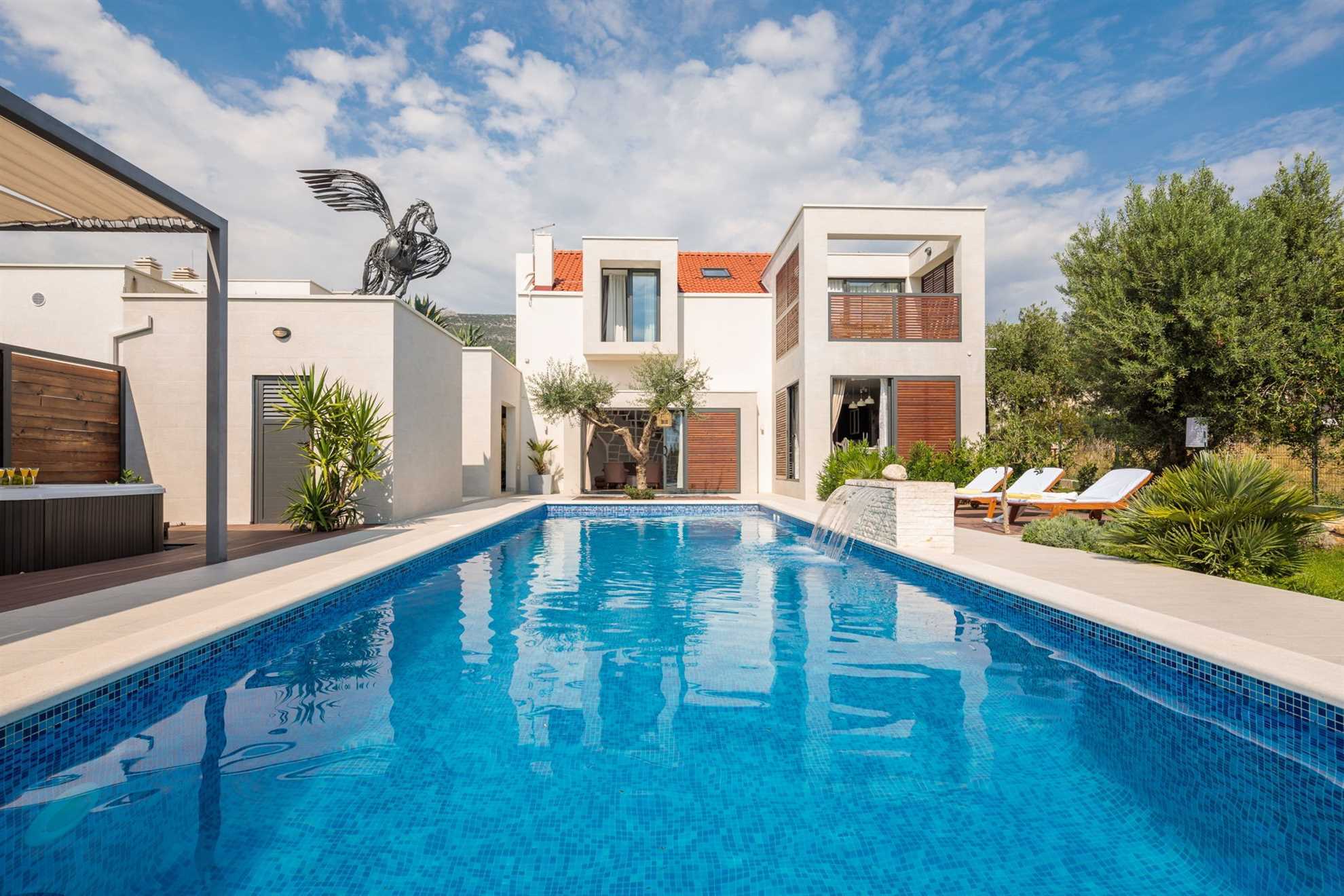 Luxury Villa White Oasis with Swimming Pool