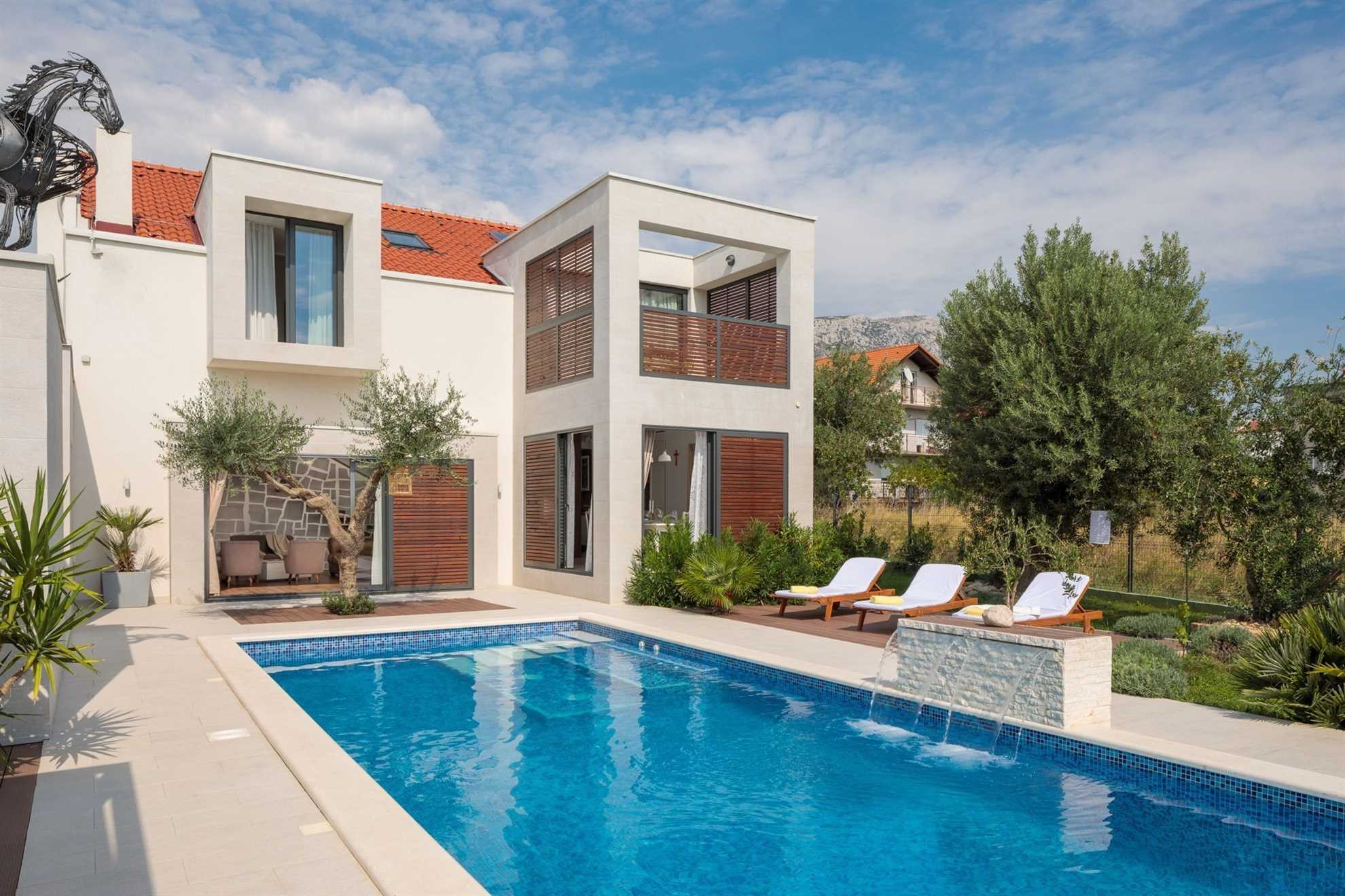 Luxury Villa White Oasis with Swimming Pool