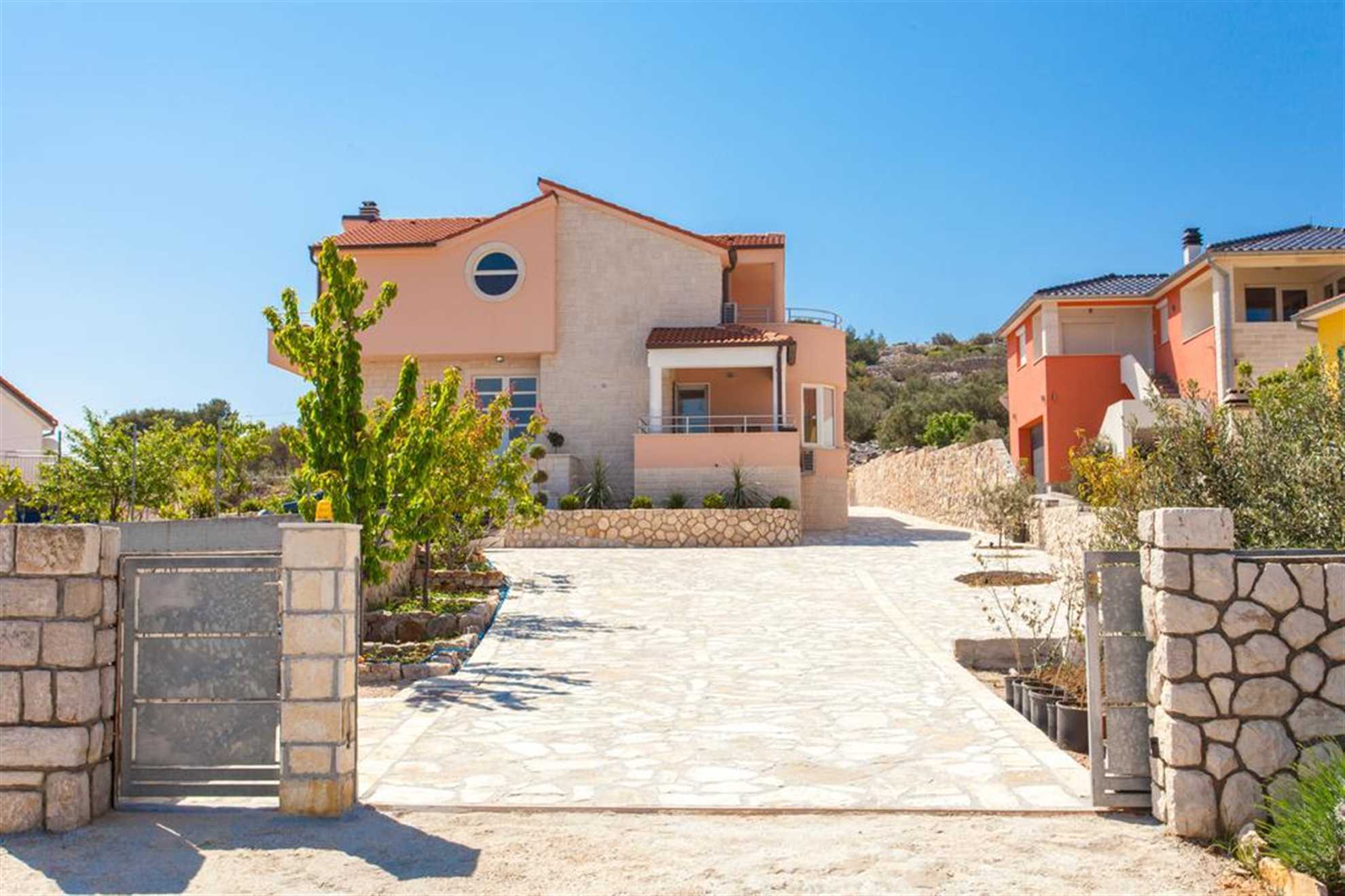 Villa Anfiteatro Adriatico with Pool