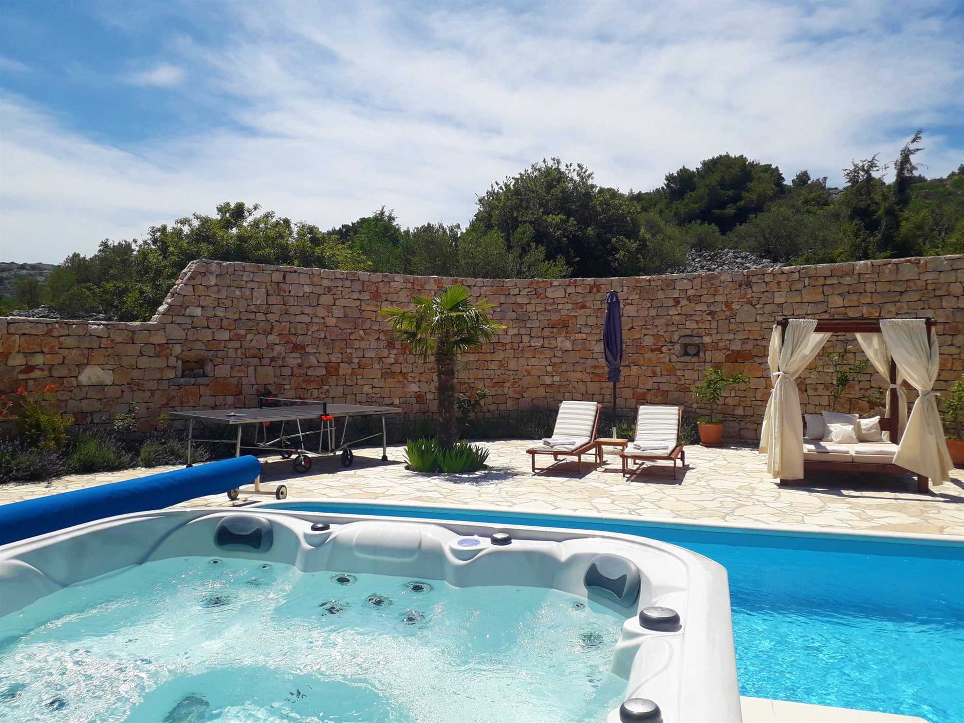 Villa Anfiteatro Adriatico with Pool